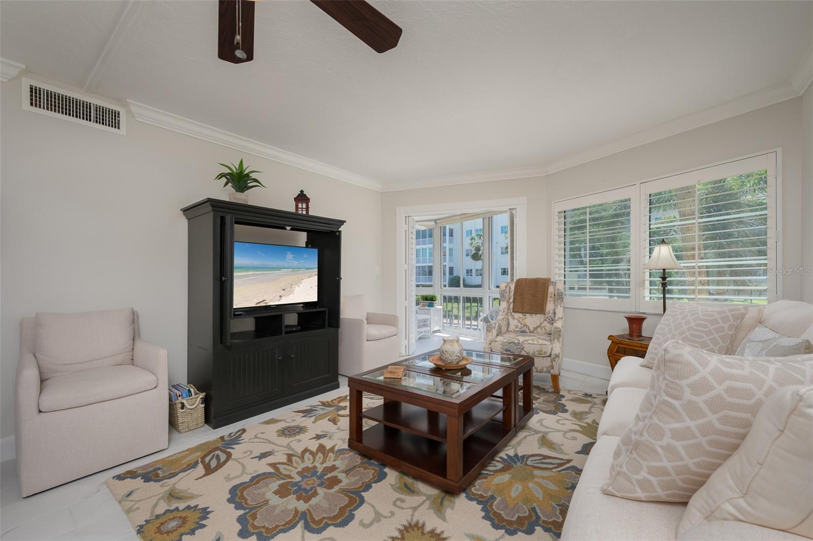 1350 N PORTOFINO DR #208