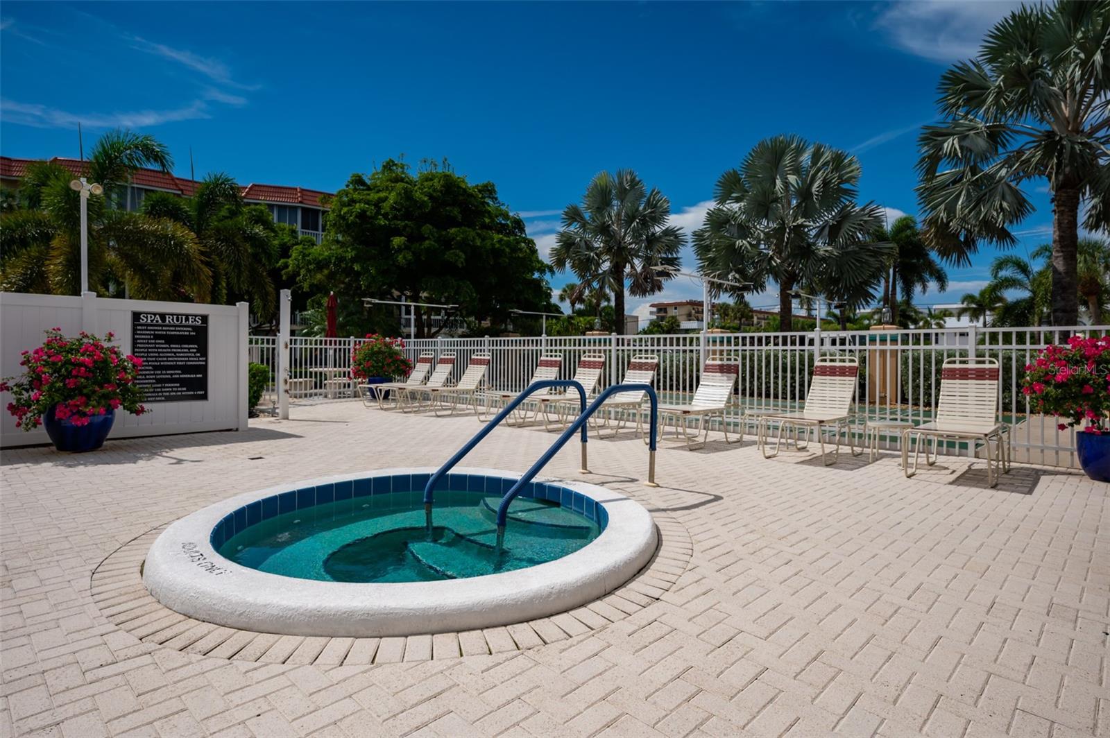 1350 N PORTOFINO DR #208