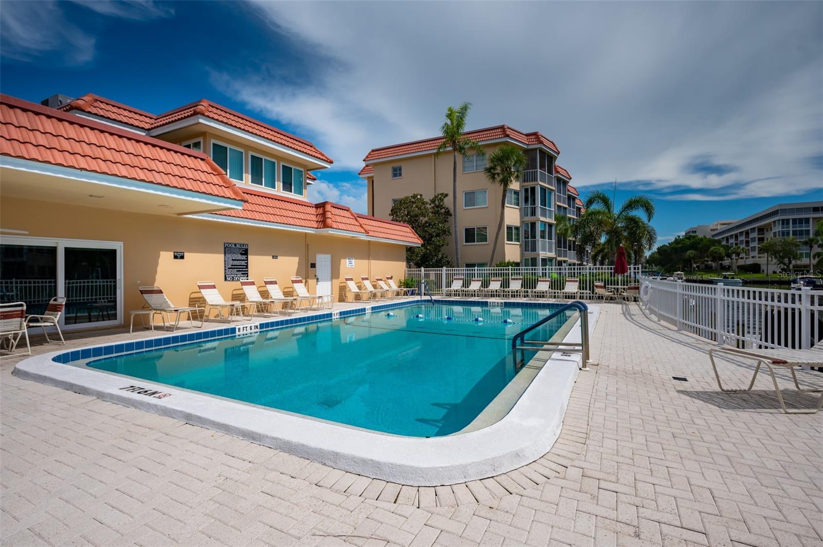 1350 N PORTOFINO DR #208