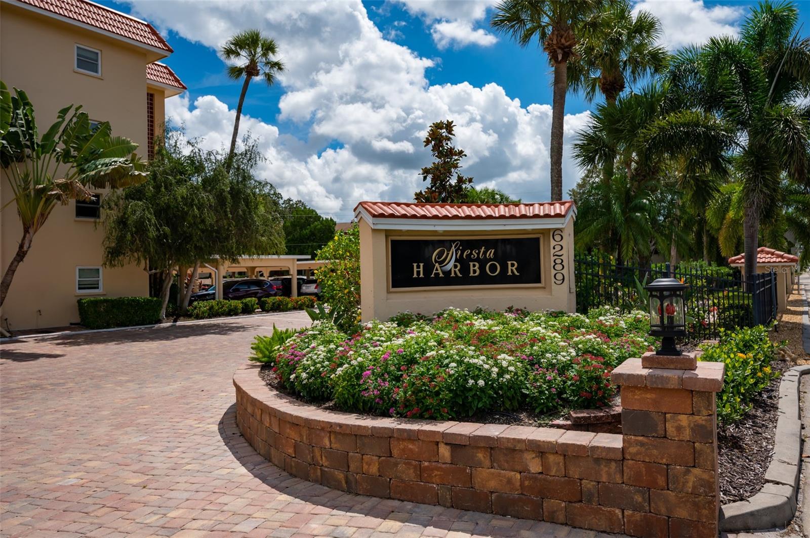 1350 N PORTOFINO DR #208