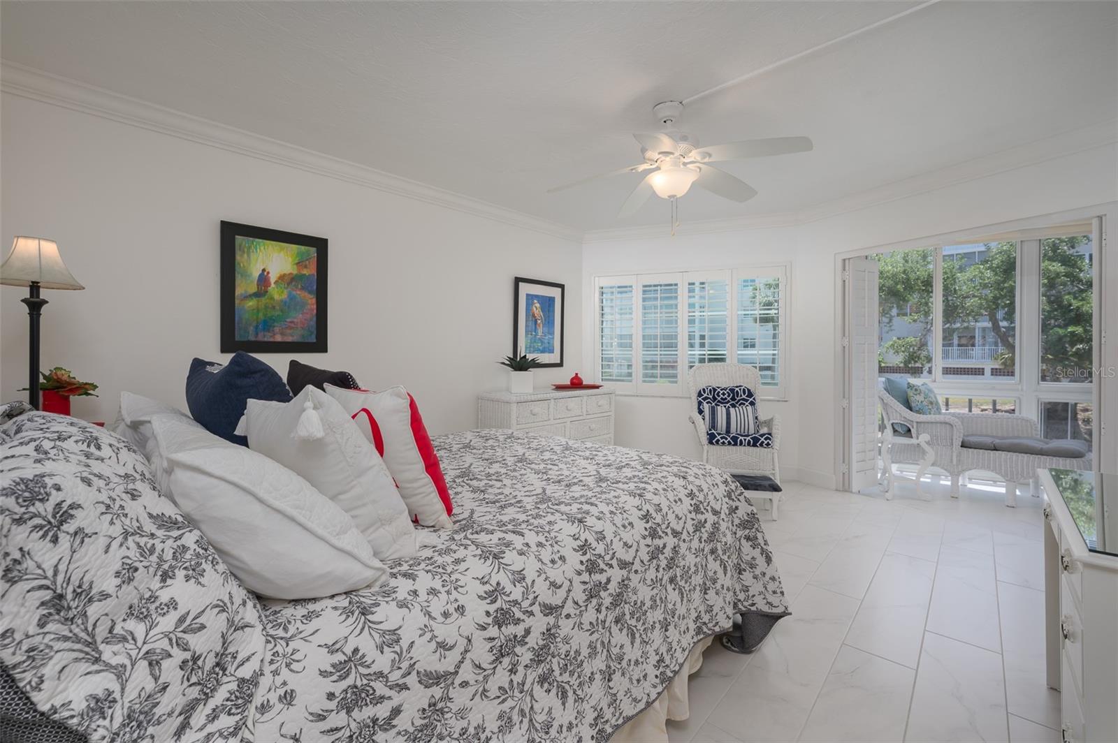 1350 N PORTOFINO DR #208