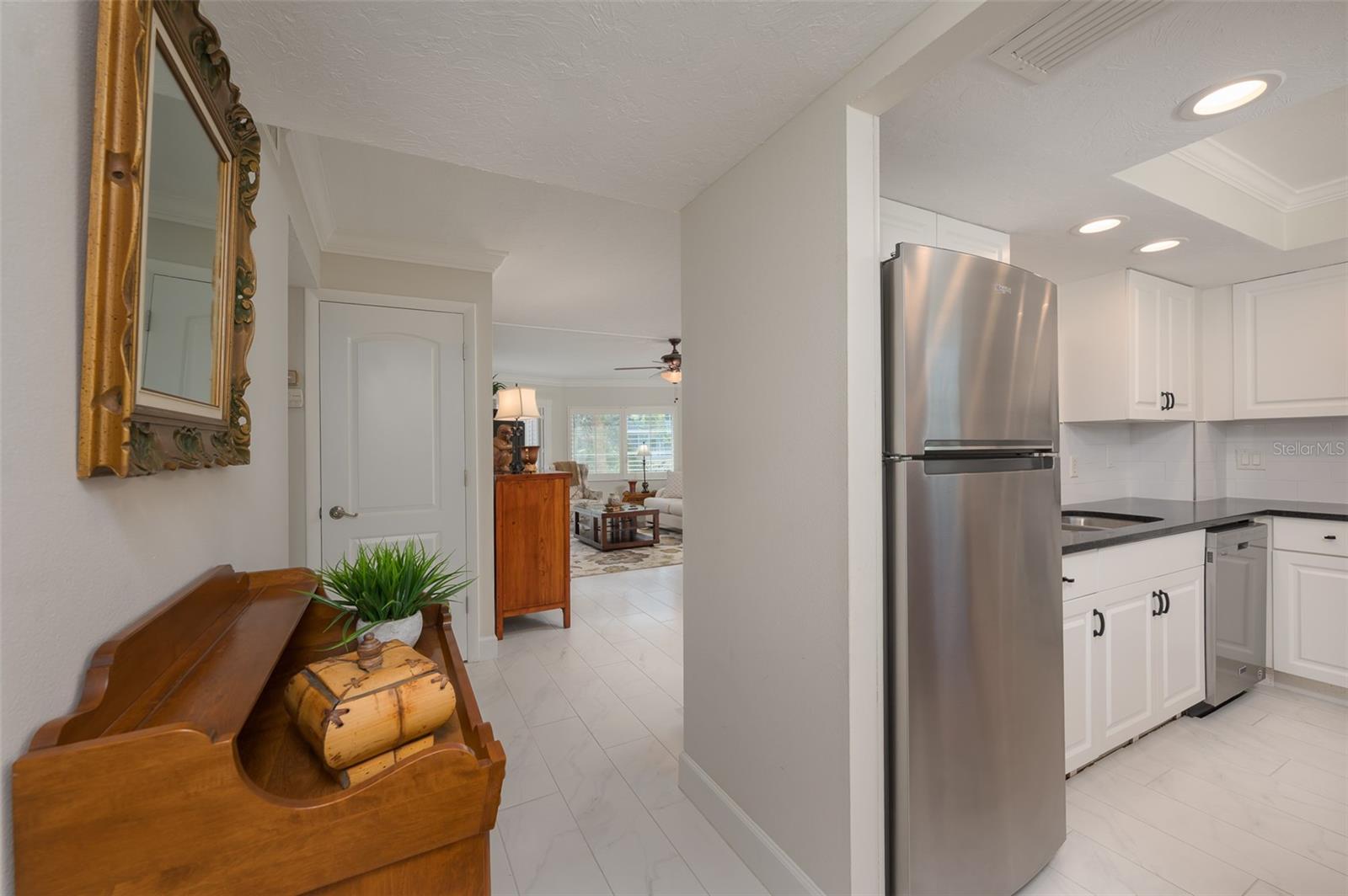 1350 N PORTOFINO DR #208