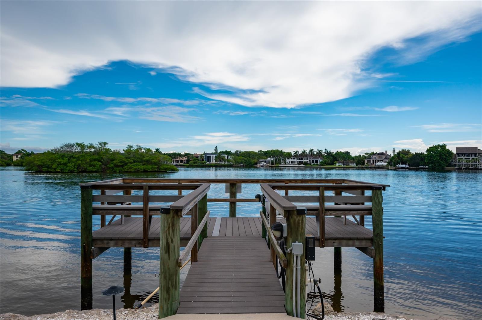 1350 N PORTOFINO DR #208