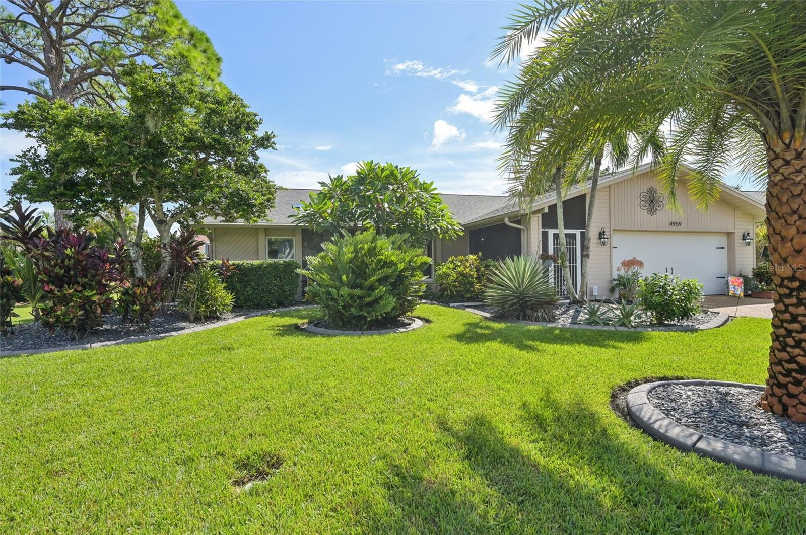 4959 SOUTHERN WOOD DR