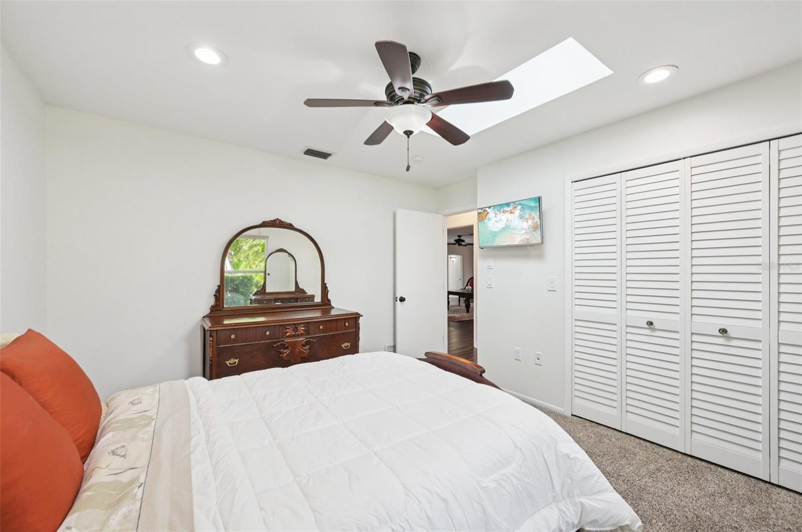 4959 SOUTHERN WOOD DR