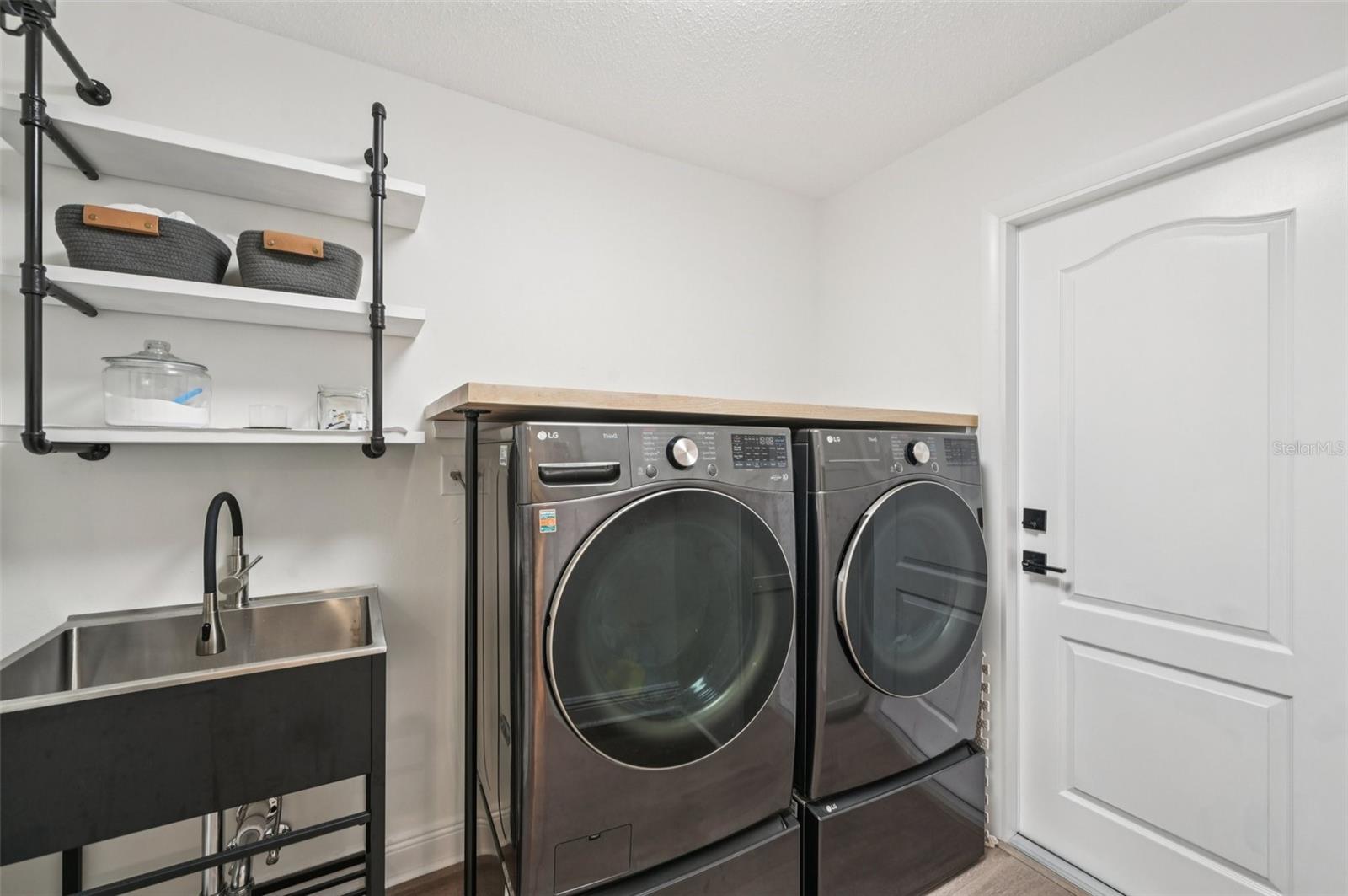 3947 PRAIRIE DUNES DR