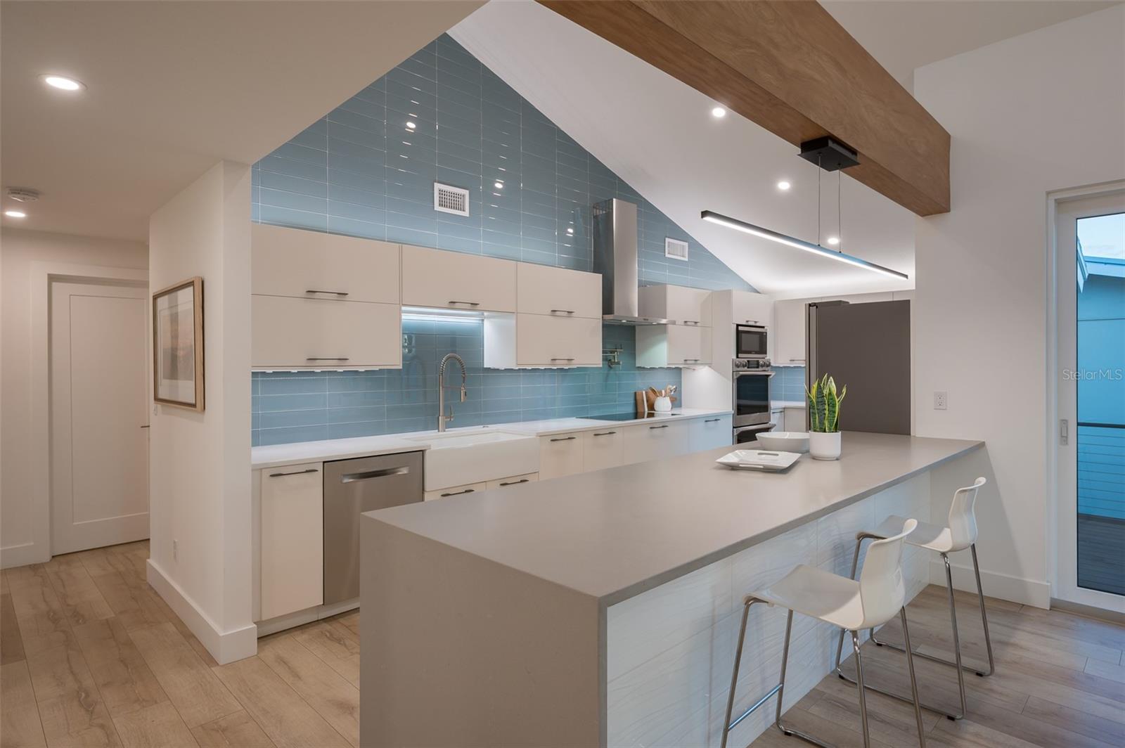 4938 COMMONWEALTH DR