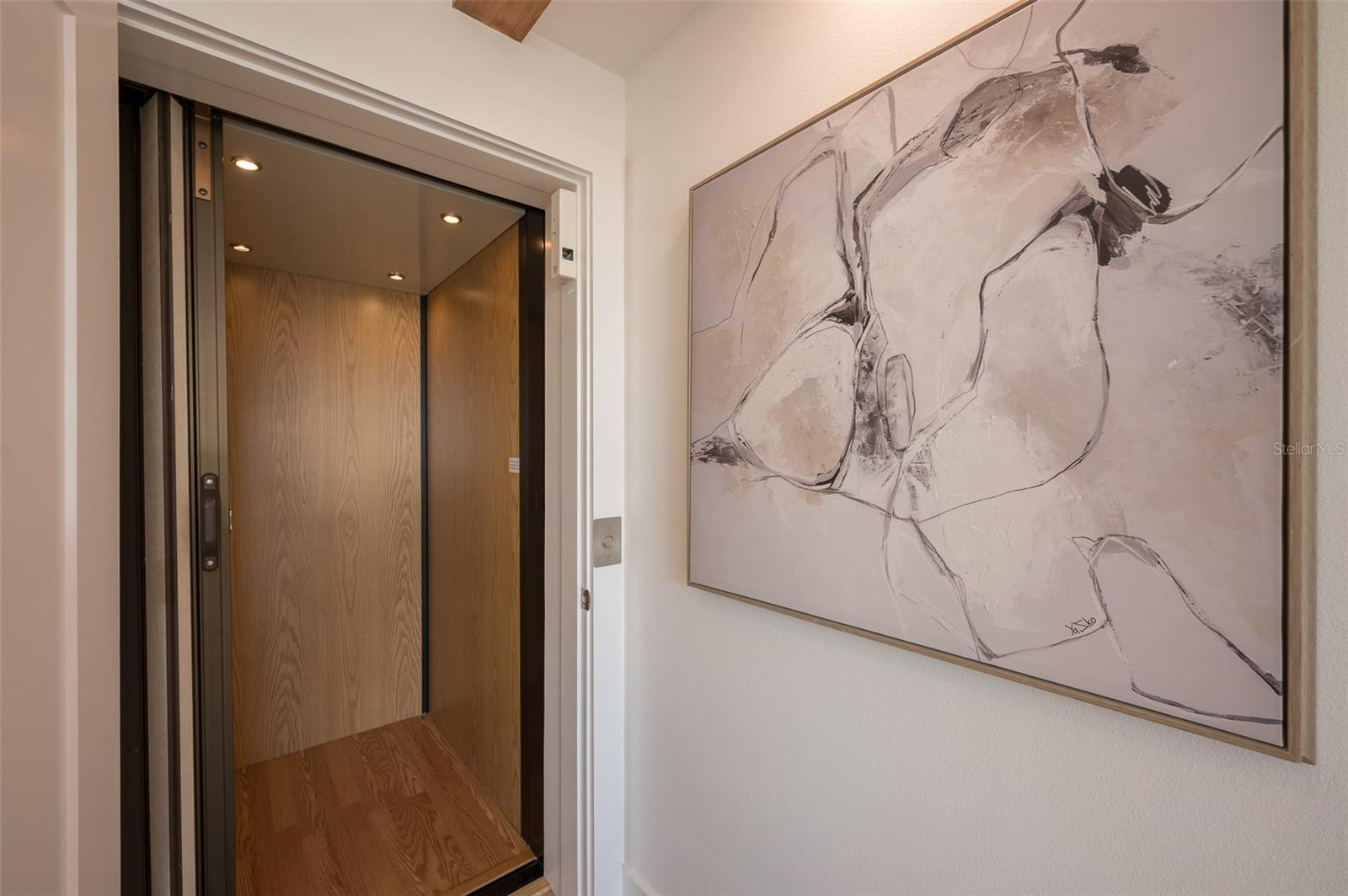 4938 COMMONWEALTH DR