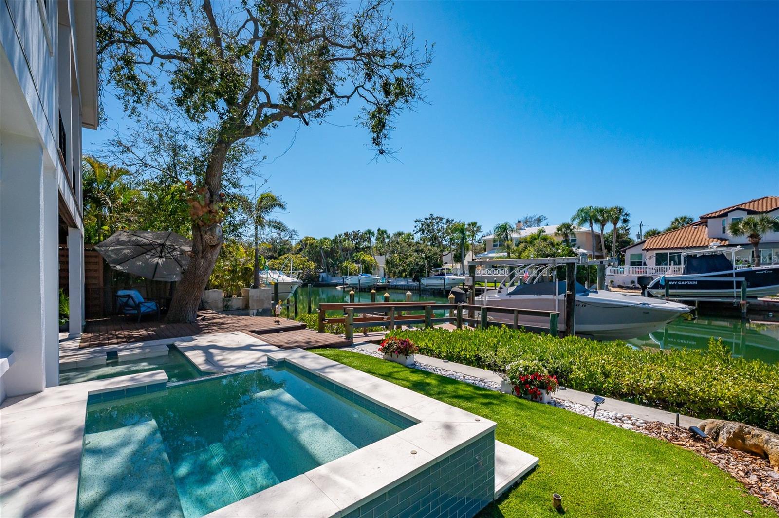 4938 COMMONWEALTH DR