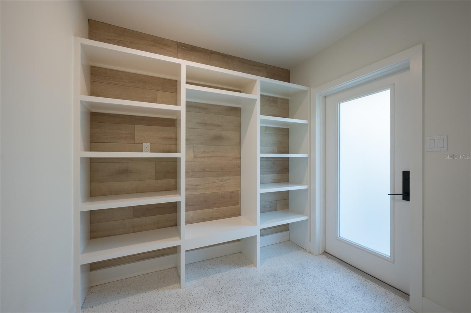 4938 COMMONWEALTH DR