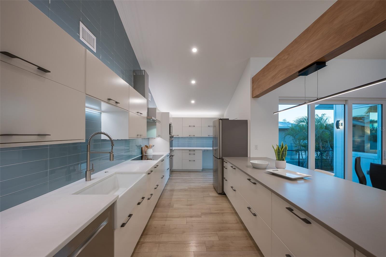 4938 COMMONWEALTH DR