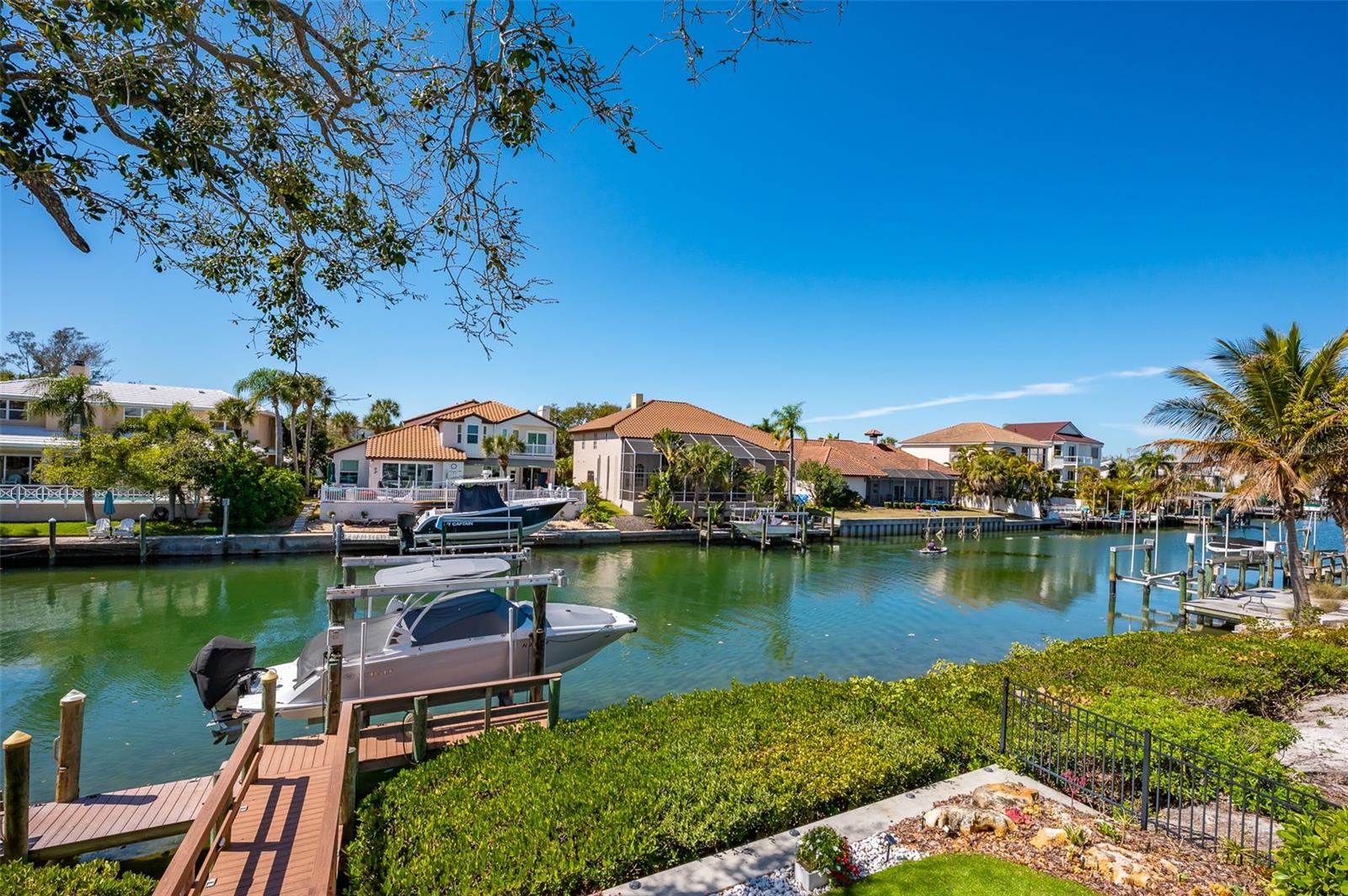 4938 COMMONWEALTH DR