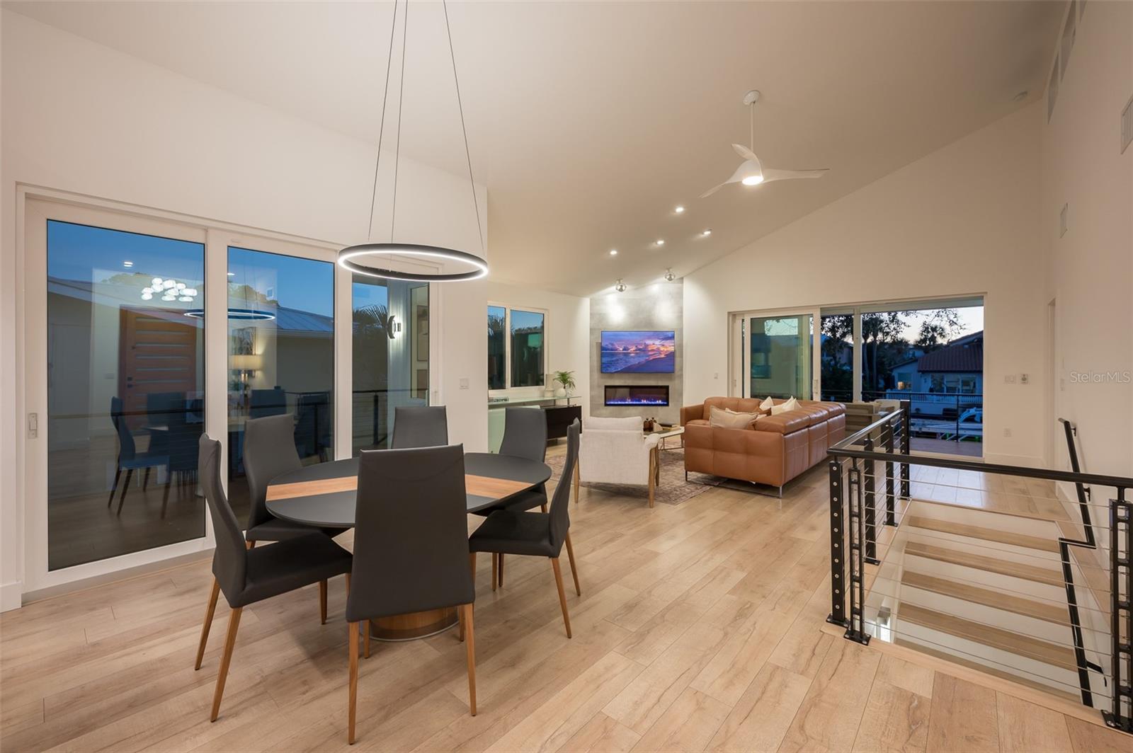 4938 COMMONWEALTH DR