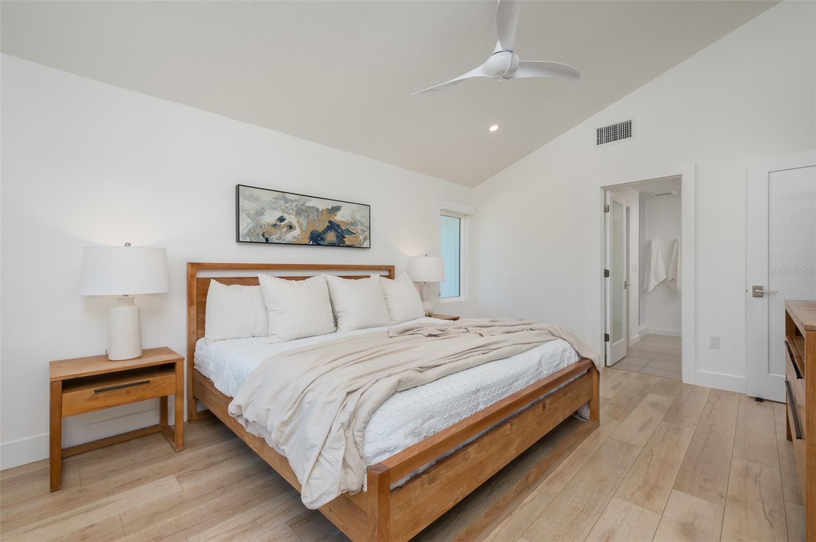 4938 COMMONWEALTH DR