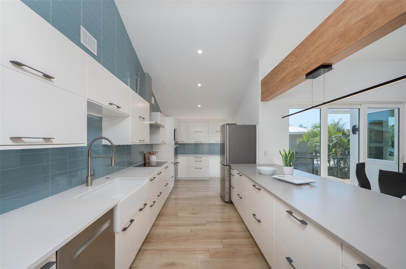 4938 COMMONWEALTH DR