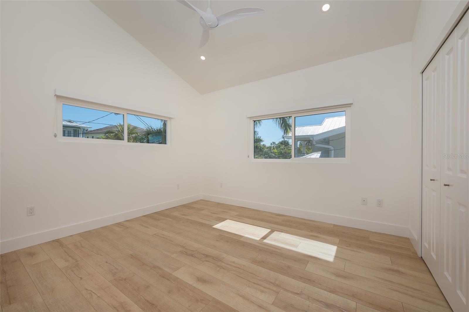 4938 COMMONWEALTH DR