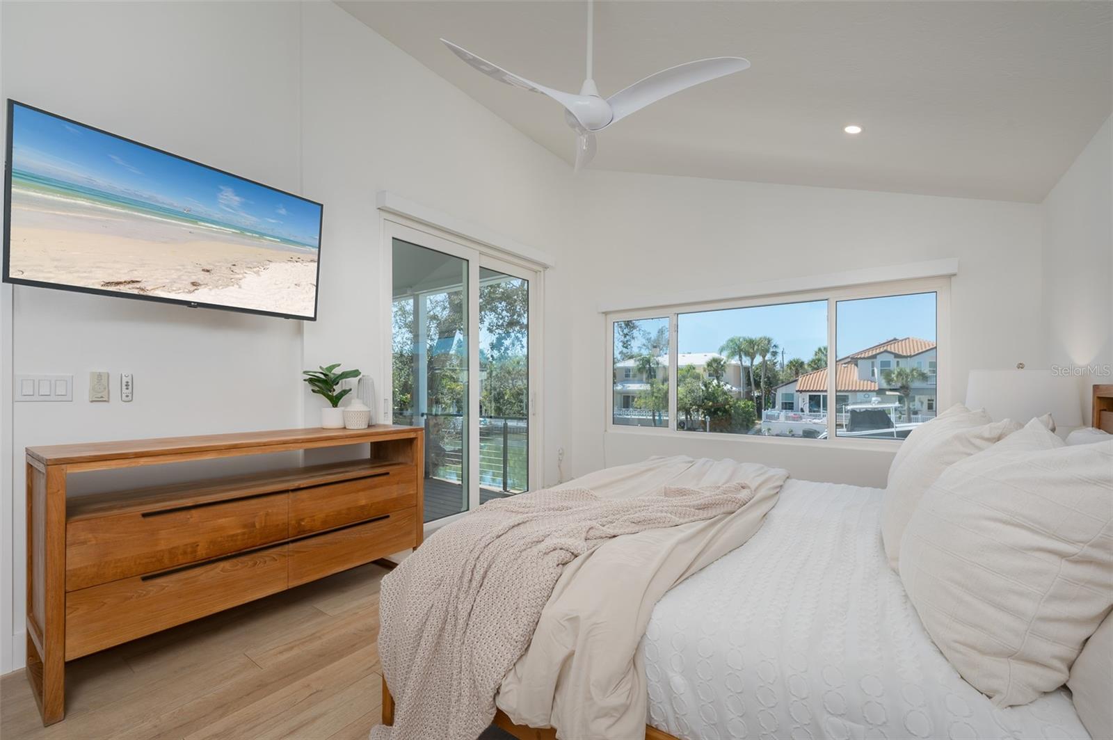 4938 COMMONWEALTH DR