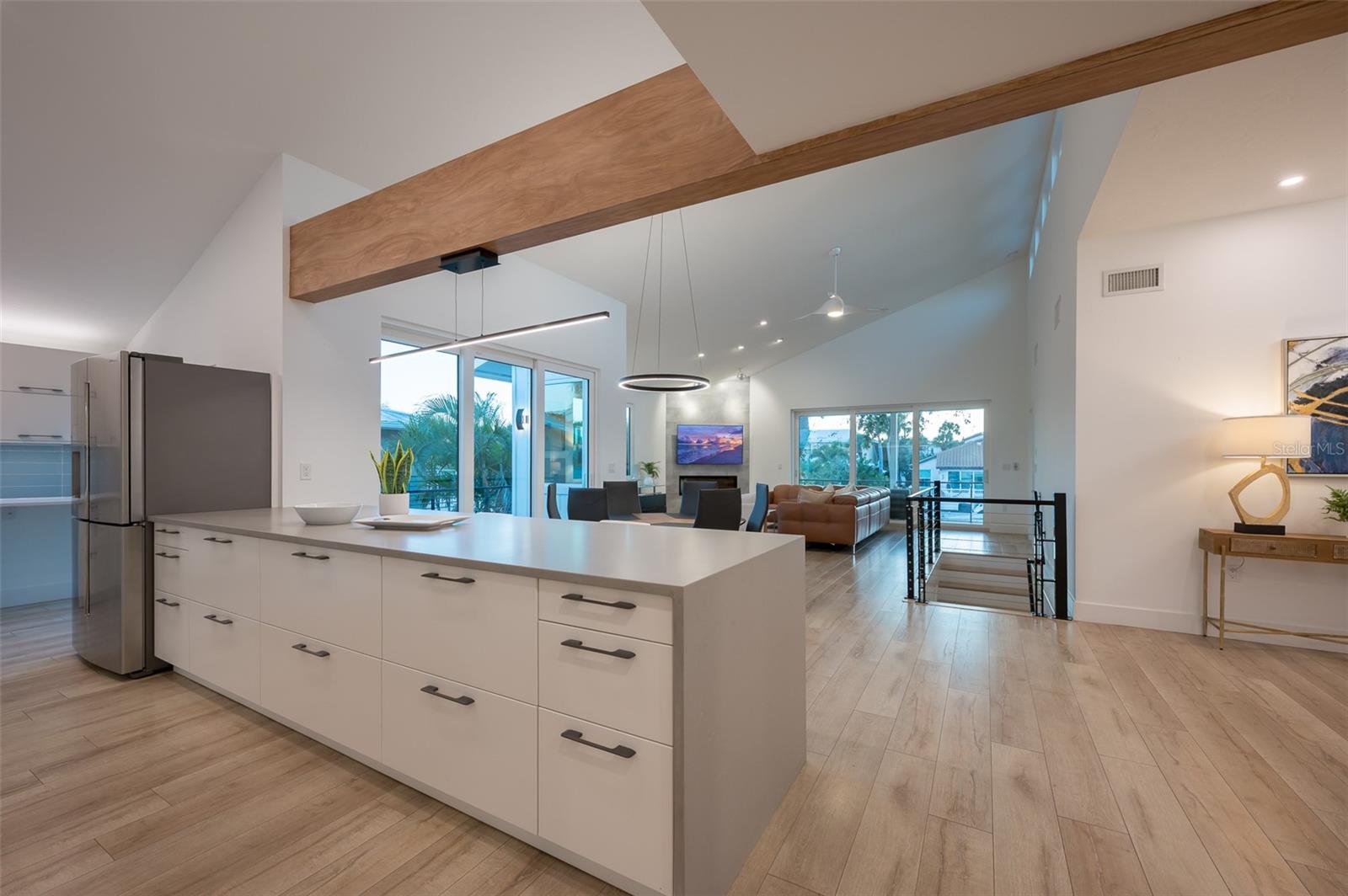 4938 COMMONWEALTH DR