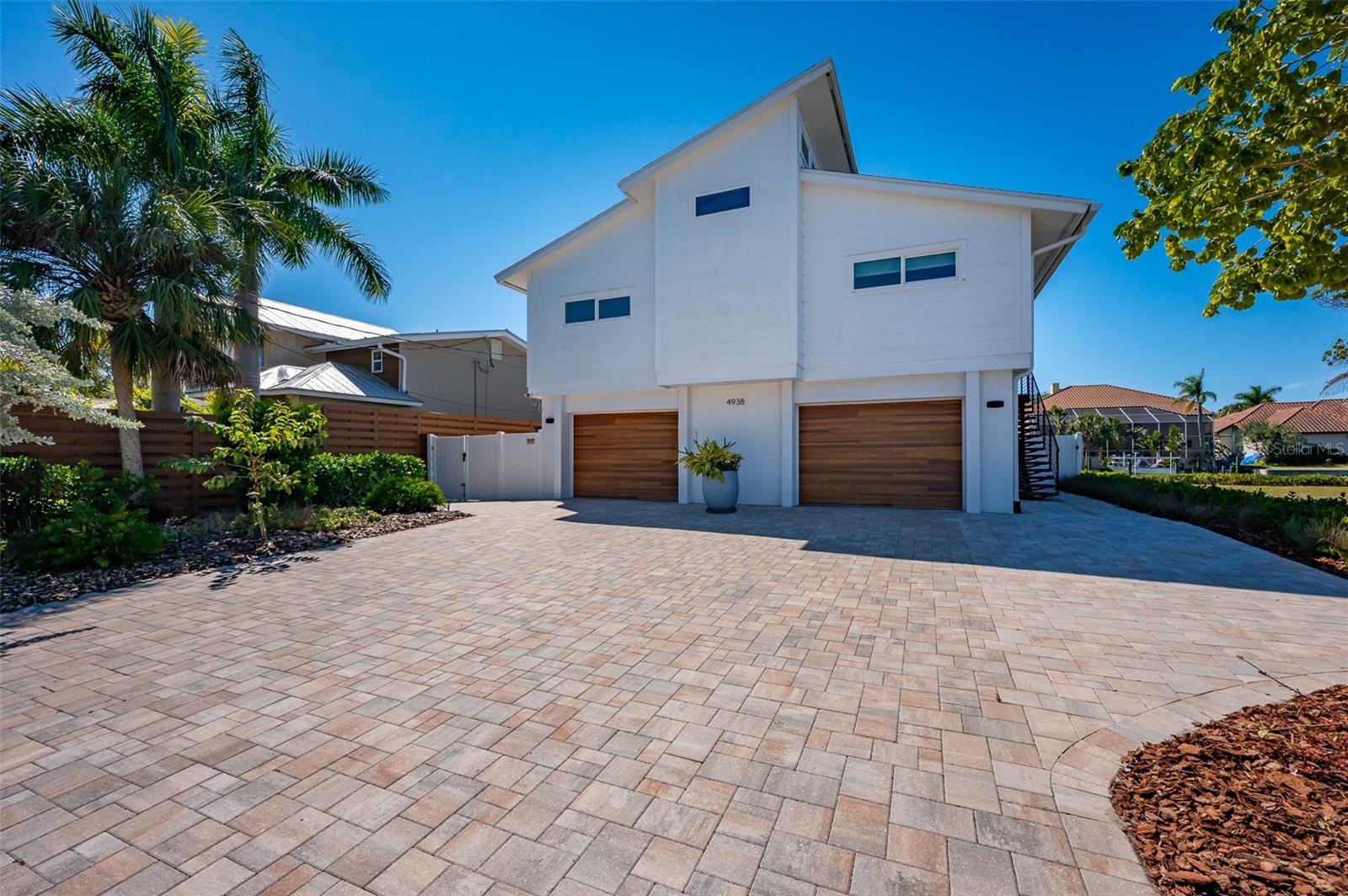 4938 COMMONWEALTH DR