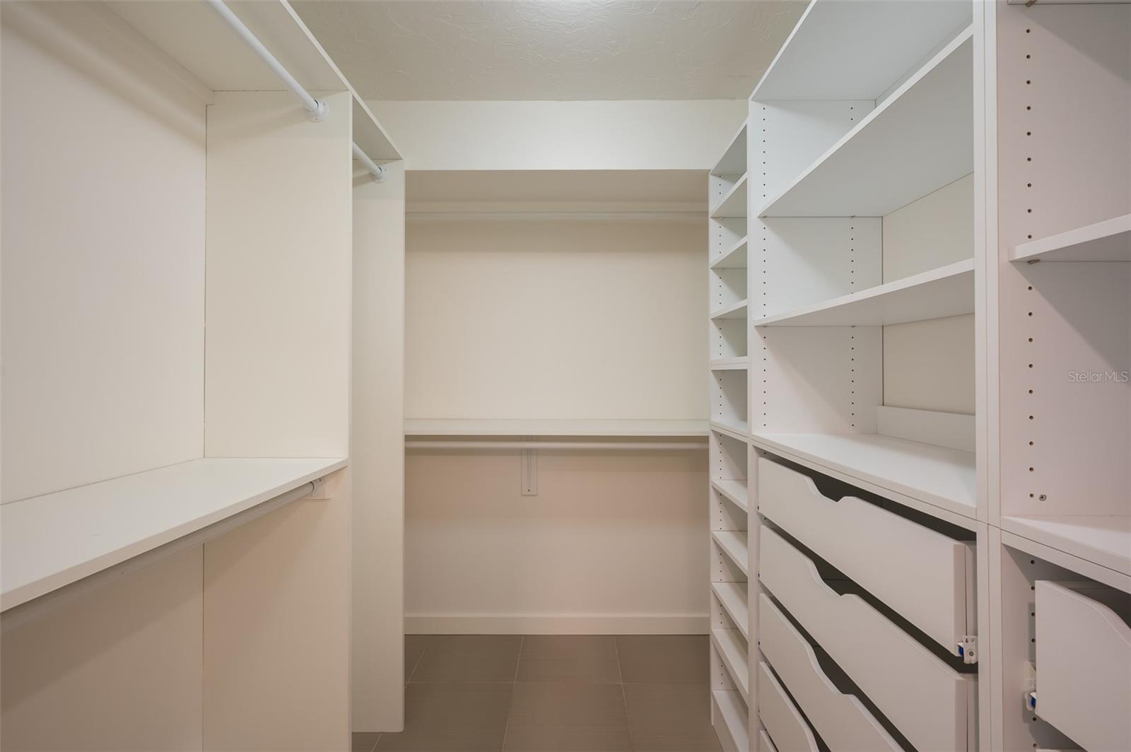 4938 COMMONWEALTH DR