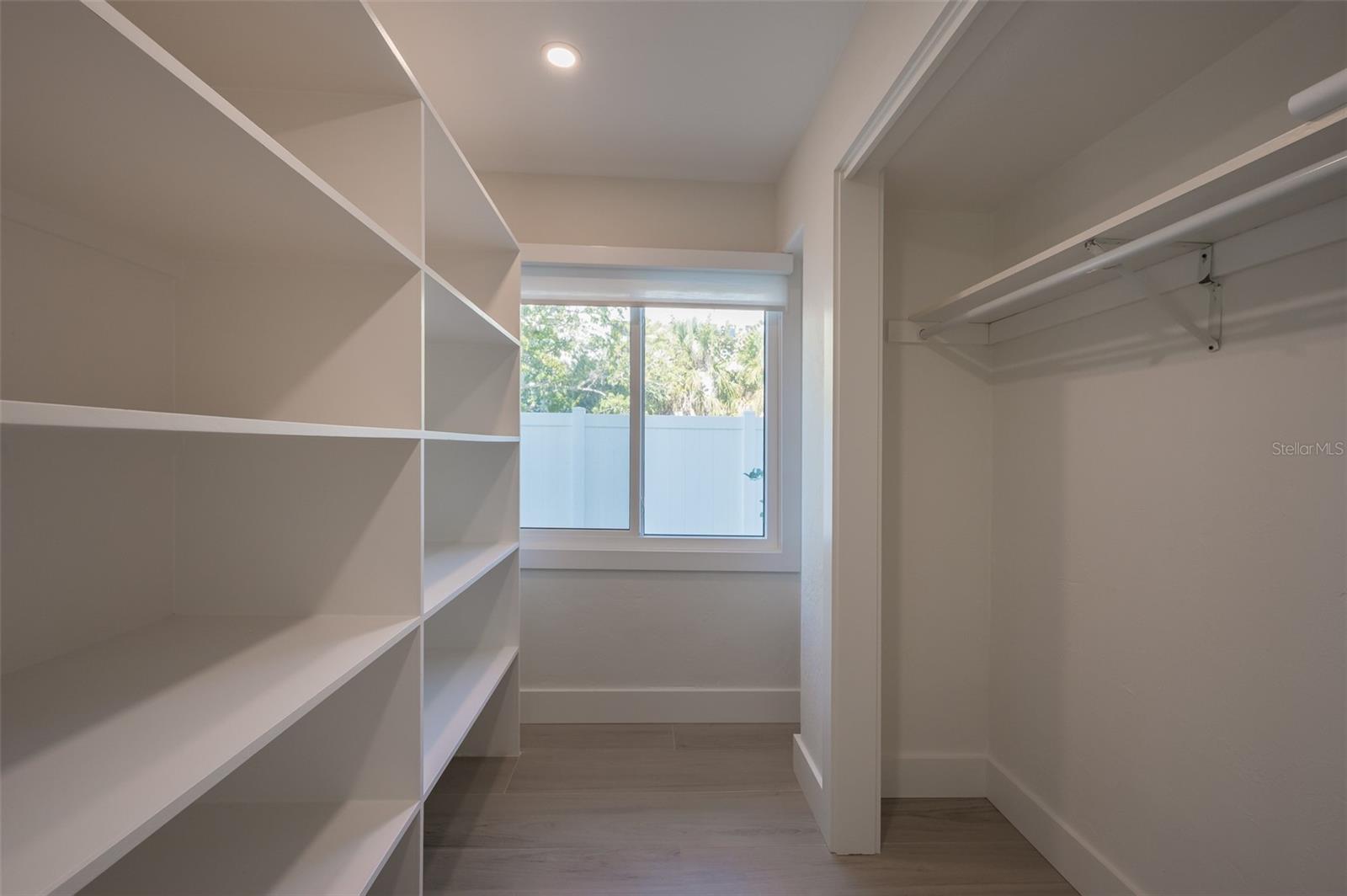 4938 COMMONWEALTH DR