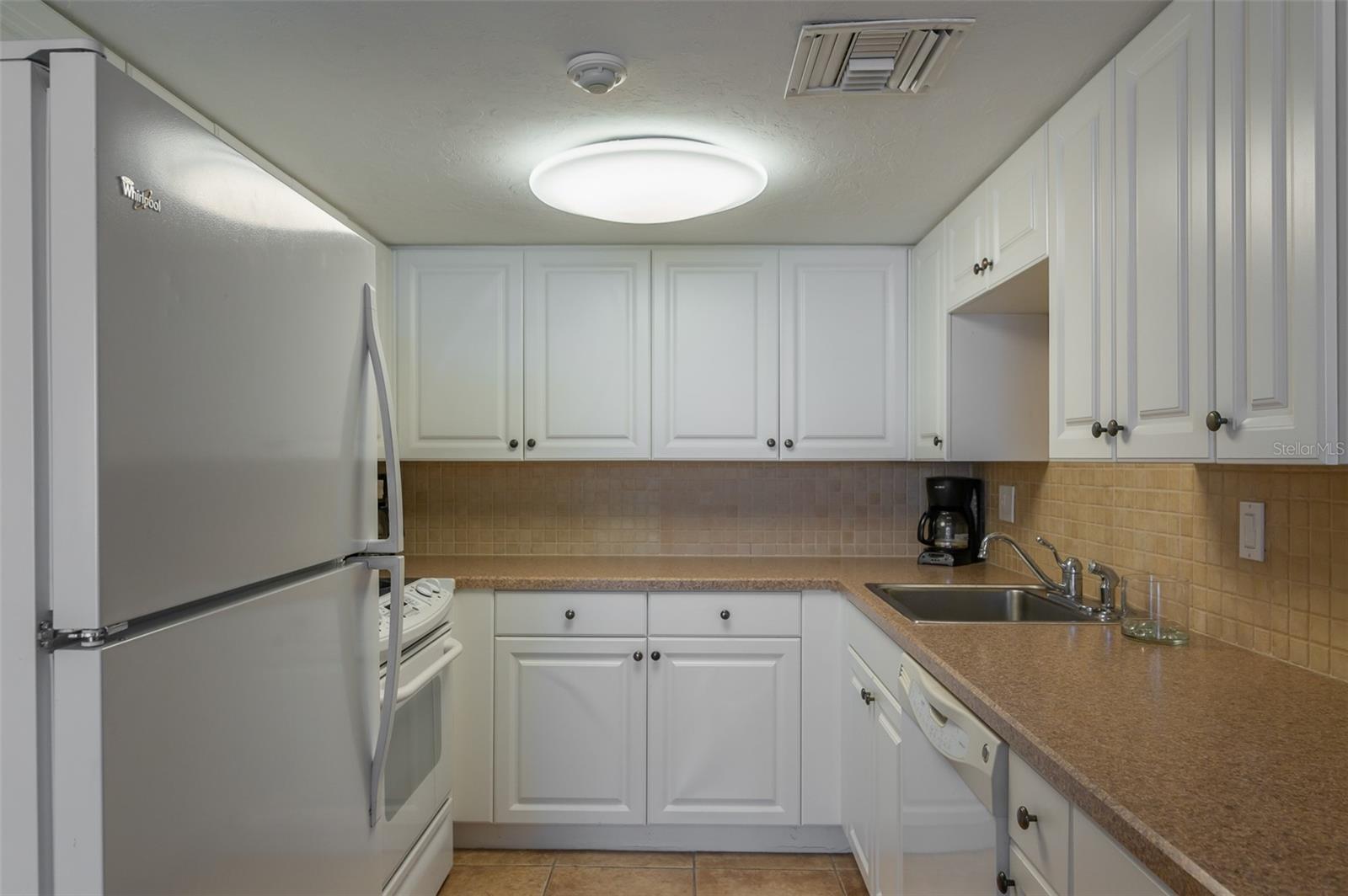 19 WHISPERING SANDS DR #604