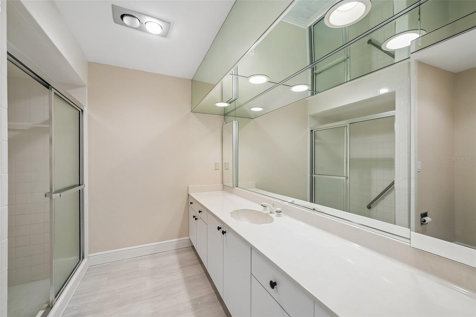 3646 GLENEAGLE DR #10B