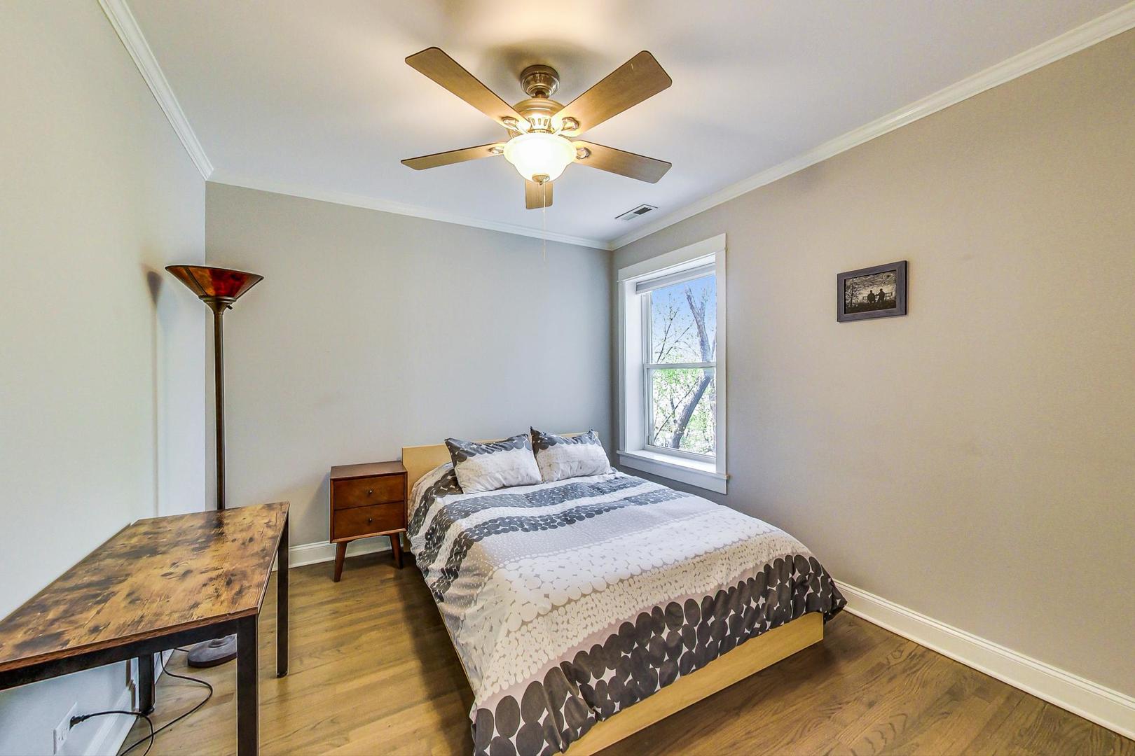 3912 W BYRON Street Unit: 3W