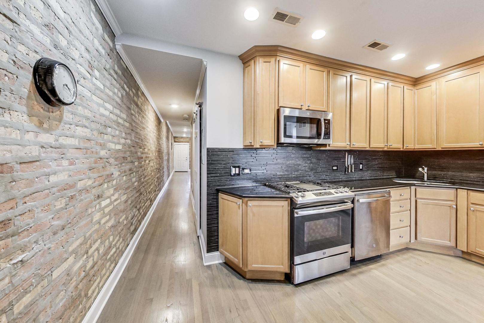 3912 W BYRON Street Unit: 3W