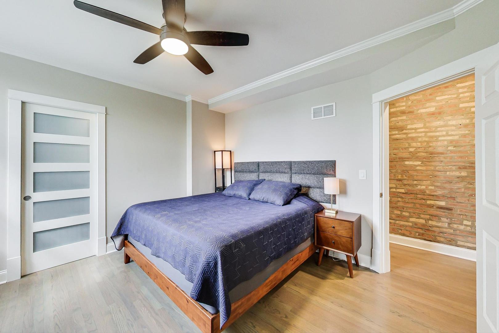 3912 W BYRON Street Unit: 3W