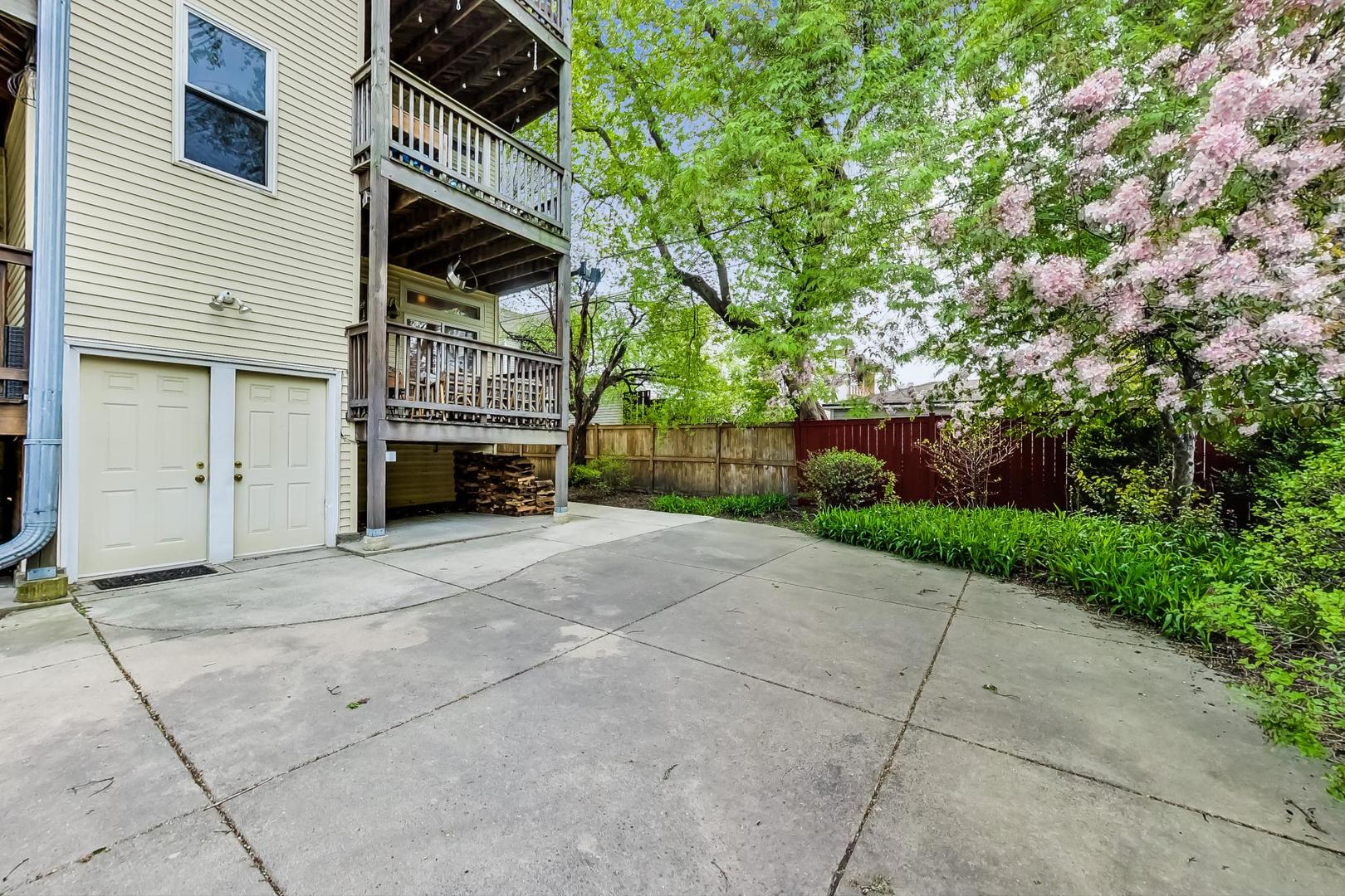 3912 W BYRON Street Unit: 3W