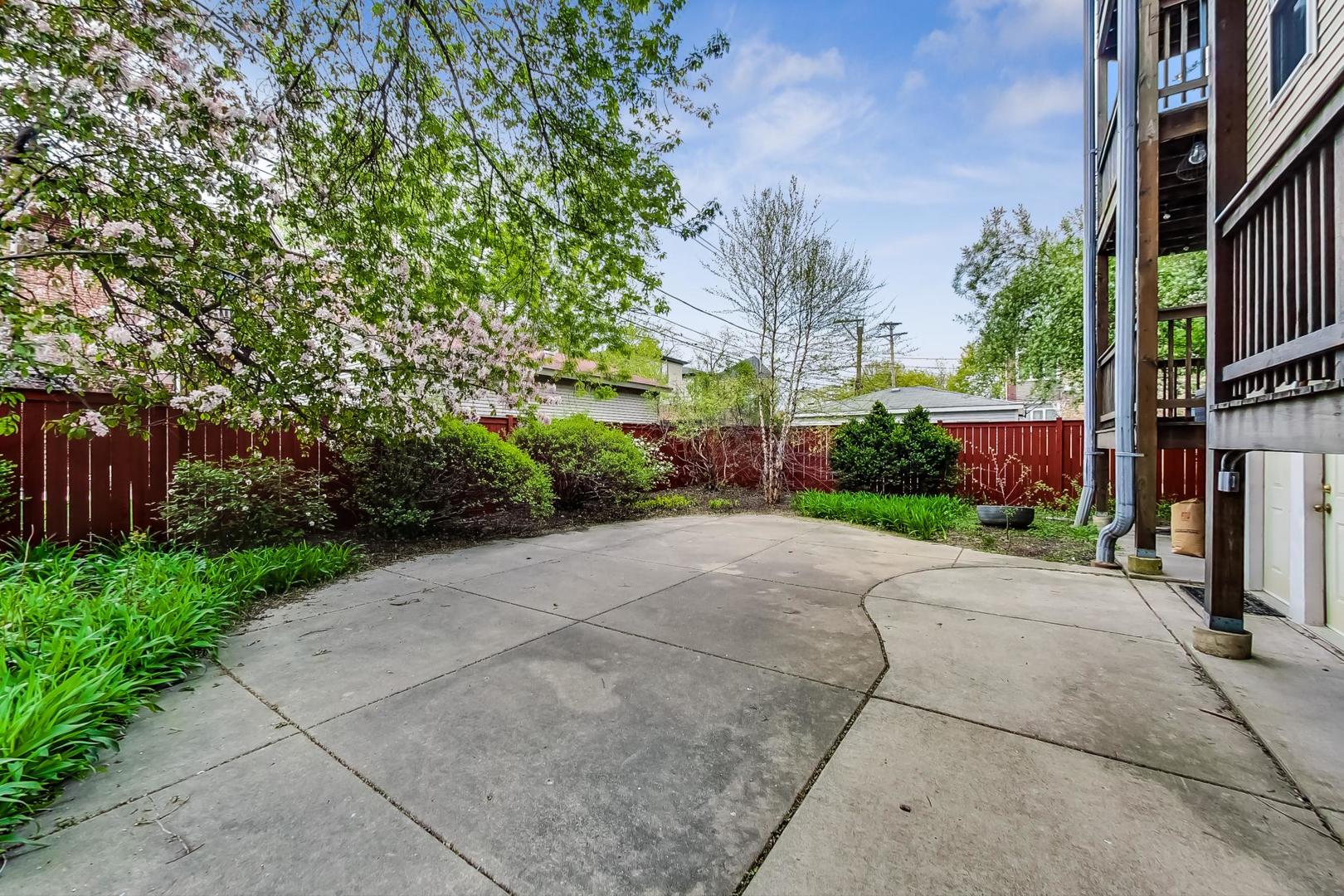 3912 W BYRON Street Unit: 3W