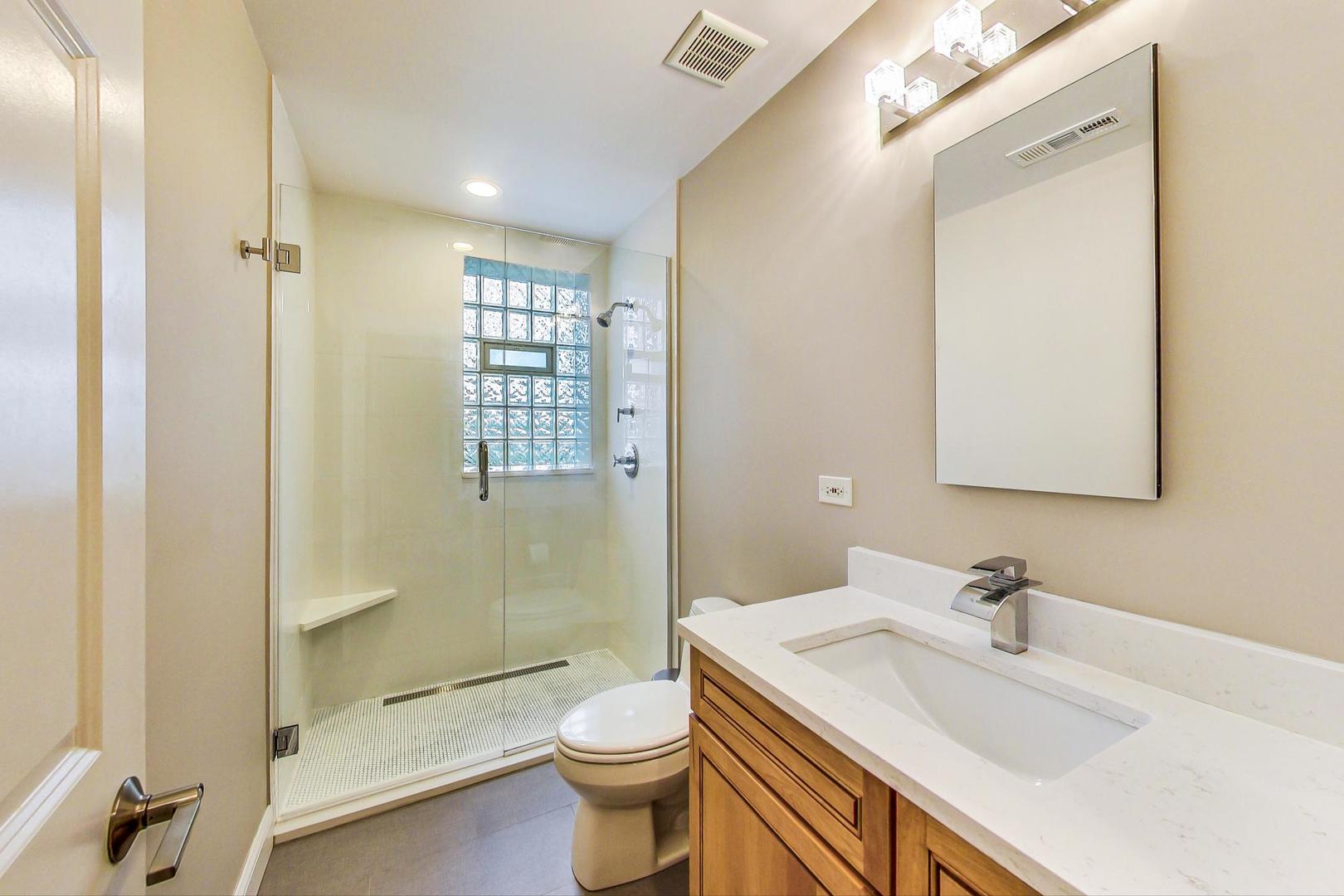 3912 W BYRON Street Unit: 3W