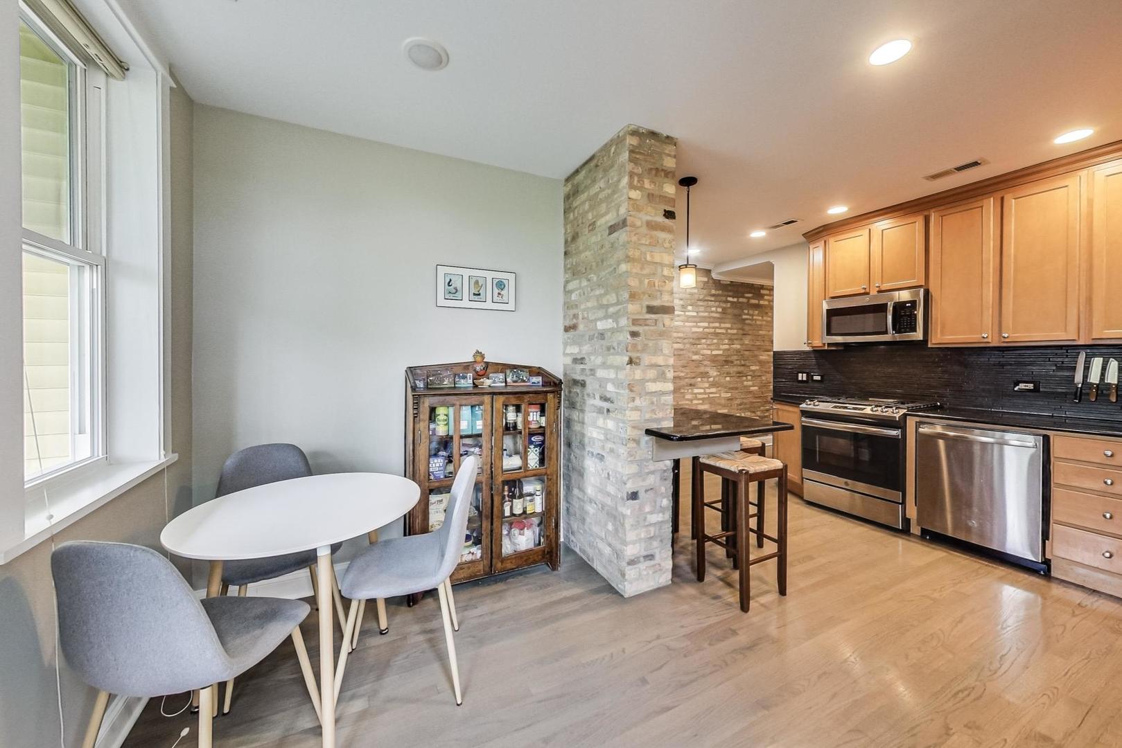 3912 W BYRON Street Unit: 3W