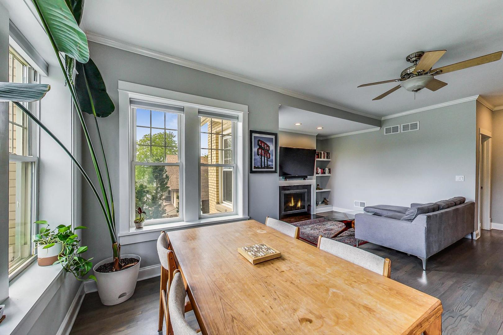 3912 W BYRON Street Unit: 3W
