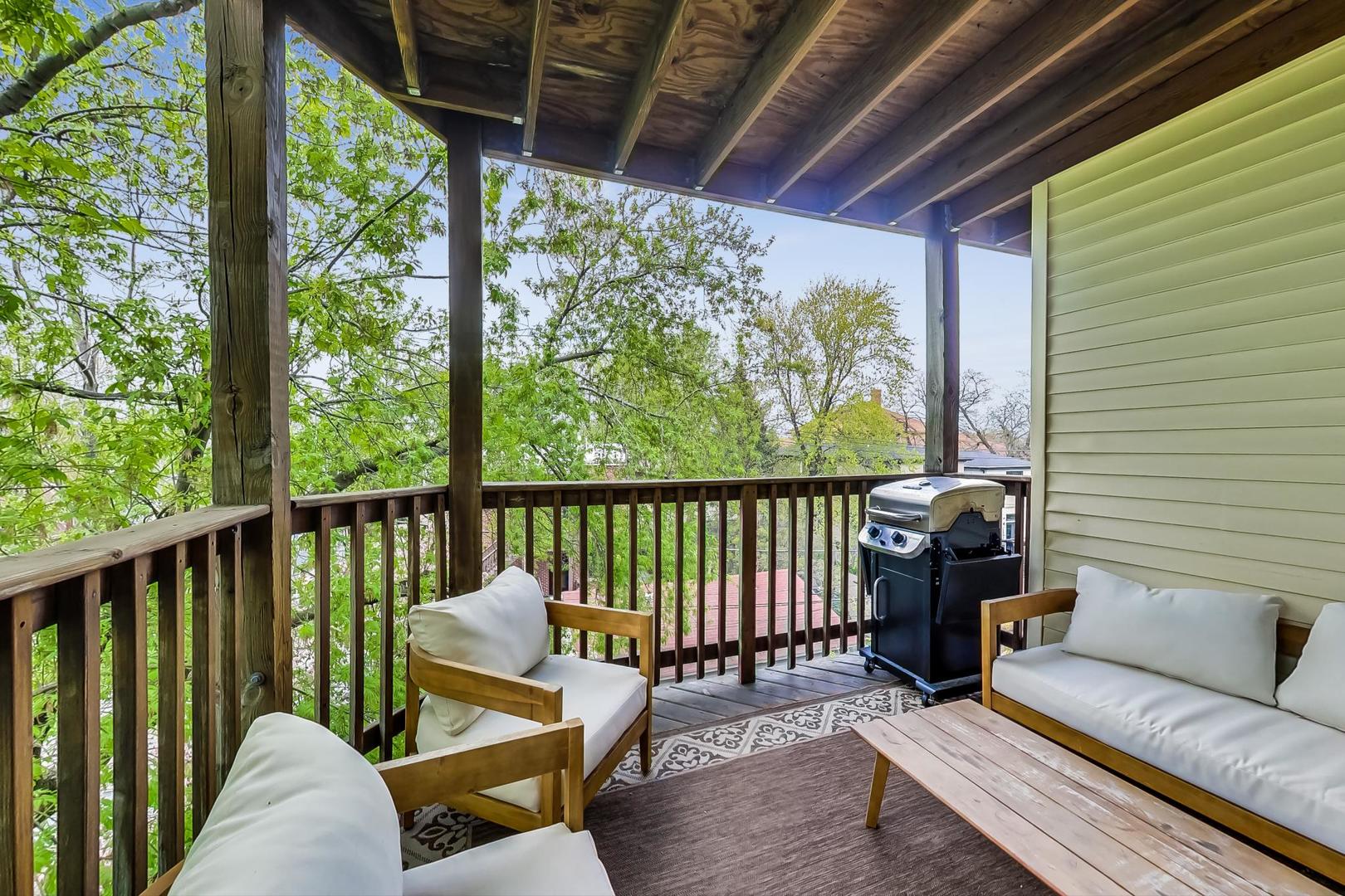 3912 W BYRON Street Unit: 3W