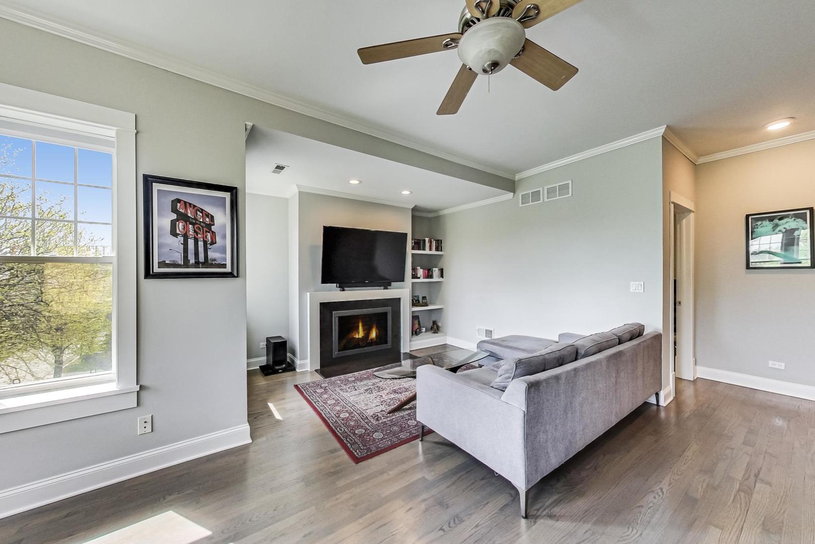 3912 W BYRON Street Unit: 3W