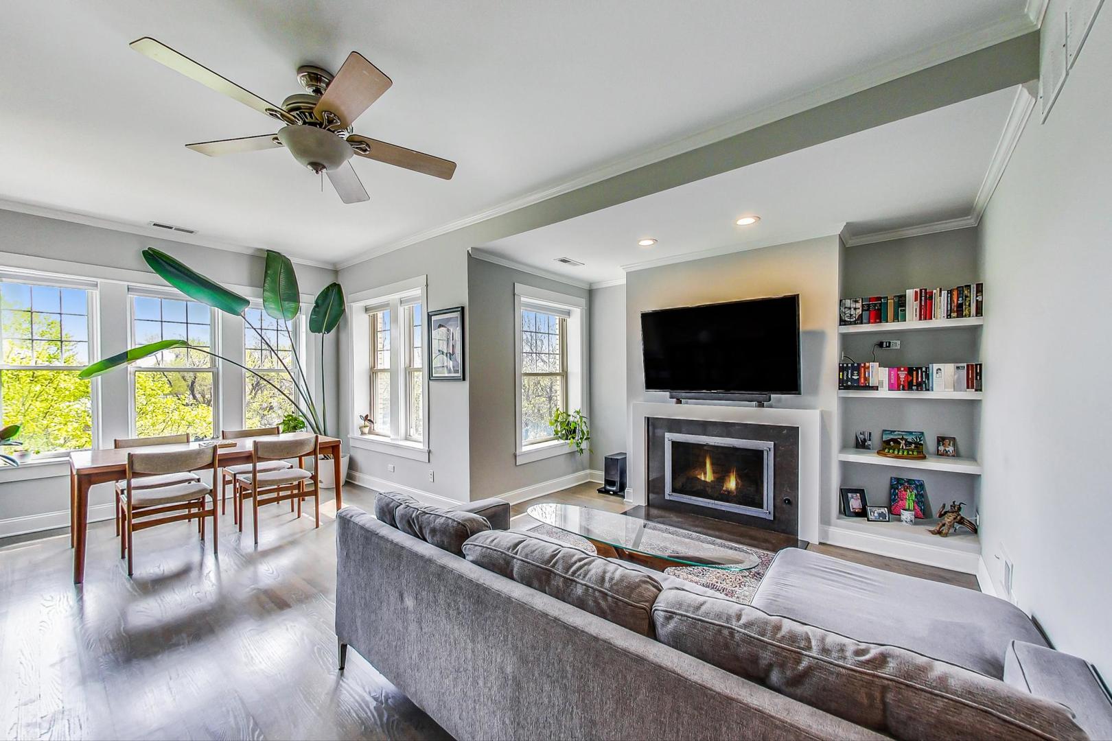 3912 W BYRON Street Unit: 3W