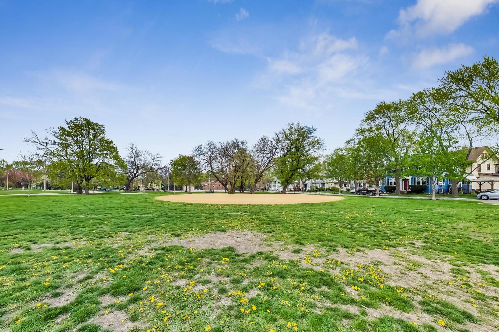 3912 W BYRON Street Unit: 3W