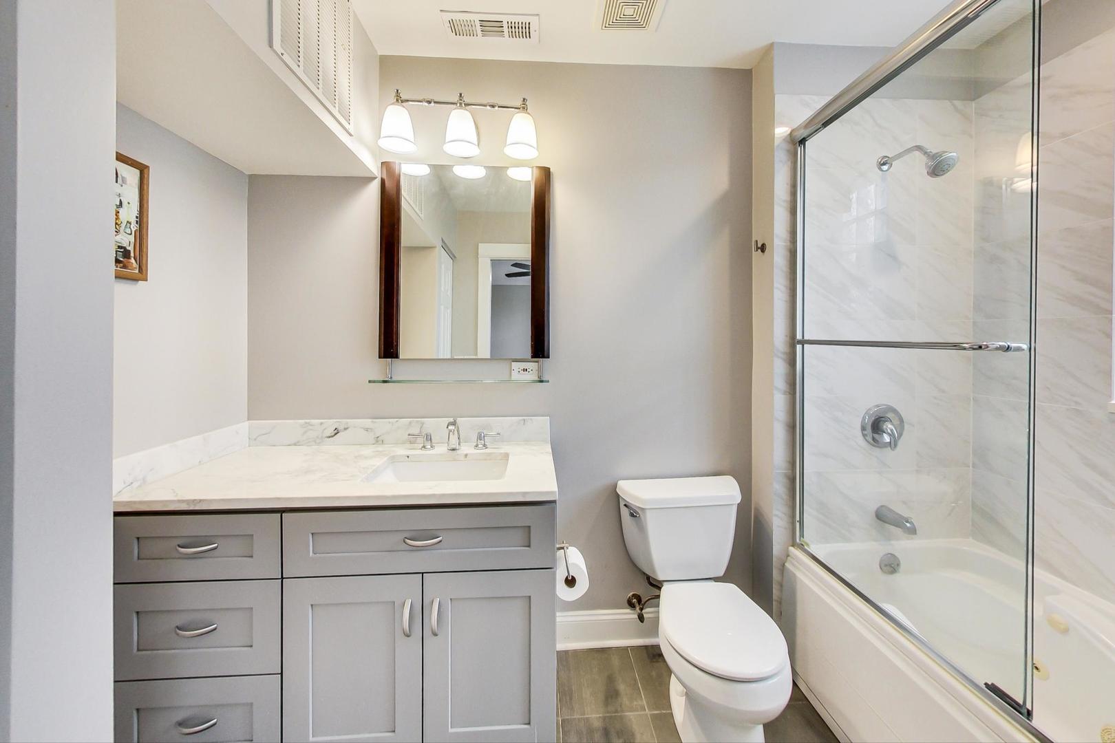 3912 W BYRON Street Unit: 3W
