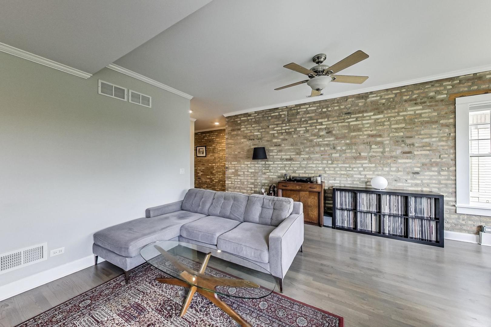 3912 W BYRON Street Unit: 3W