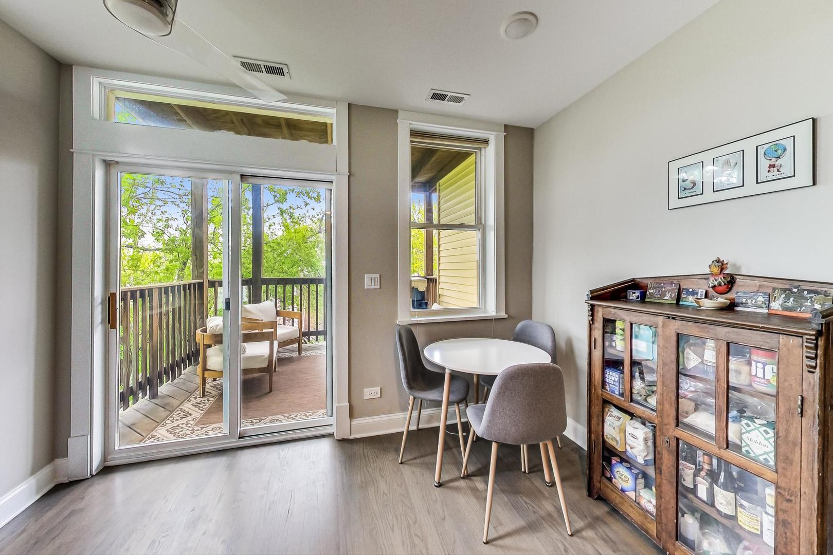 3912 W BYRON Street Unit: 3W