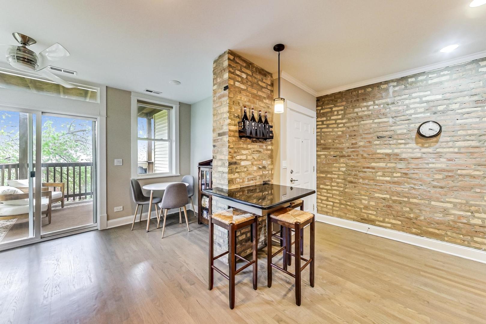 3912 W BYRON Street Unit: 3W
