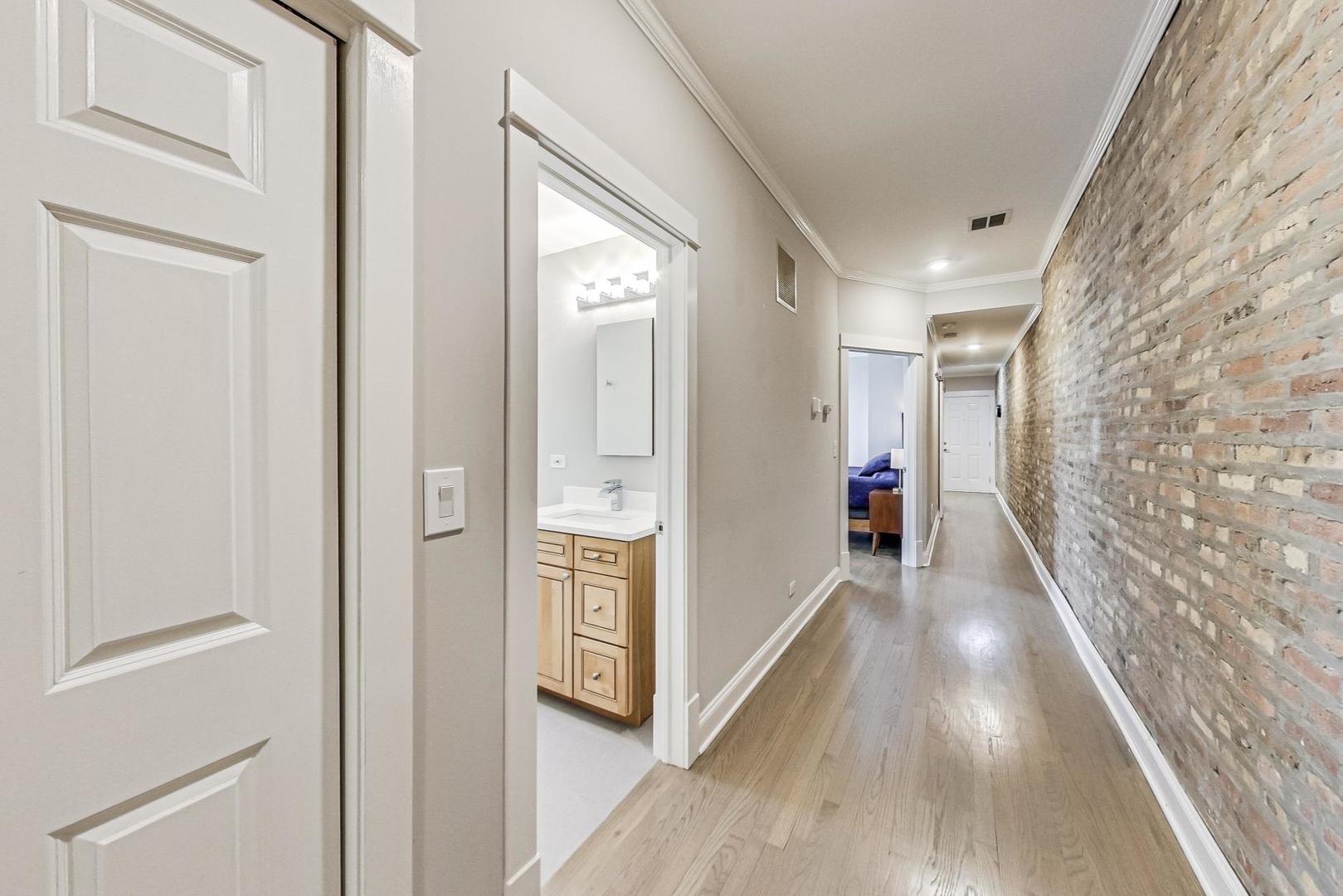 3912 W BYRON Street Unit: 3W