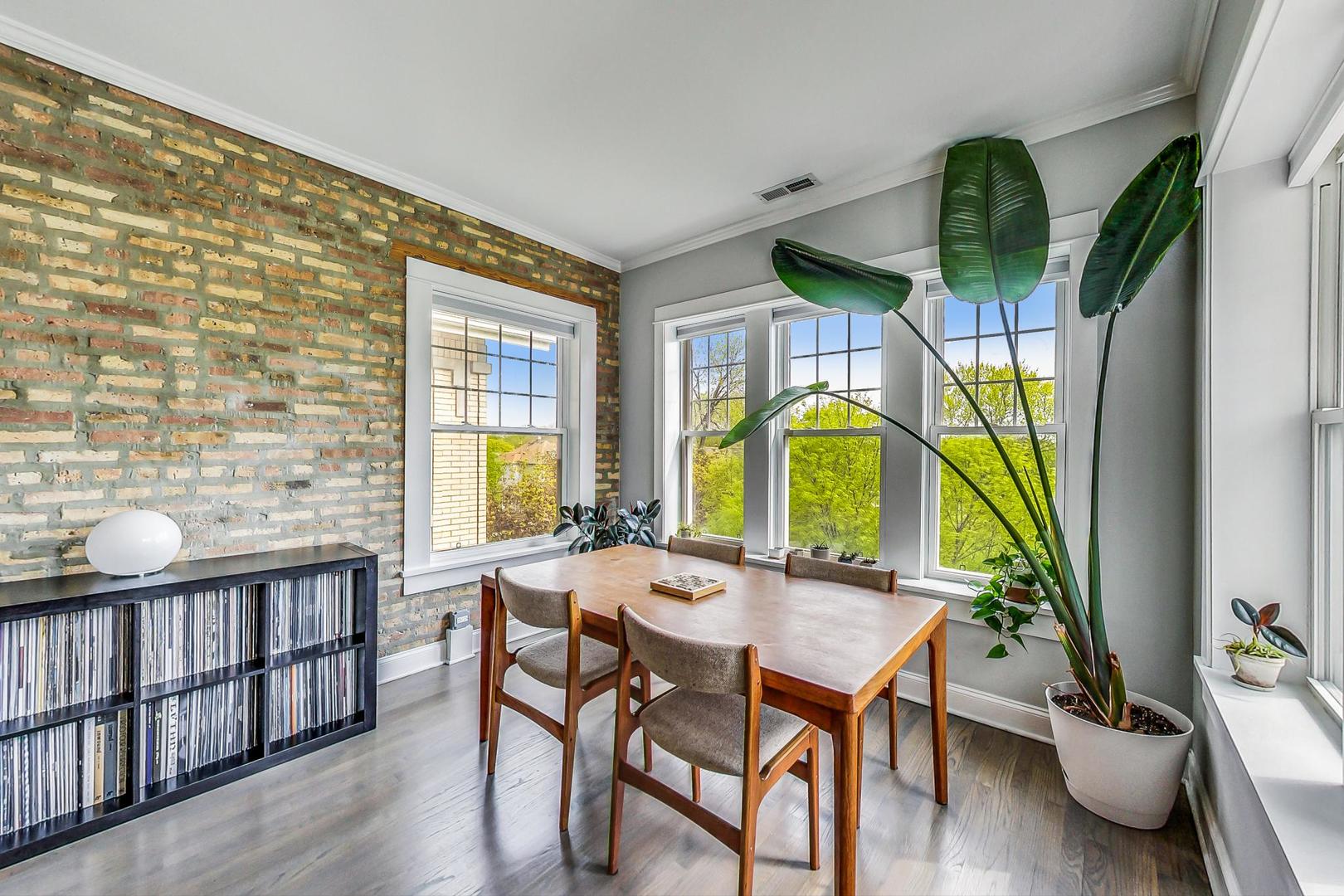 3912 W BYRON Street Unit: 3W