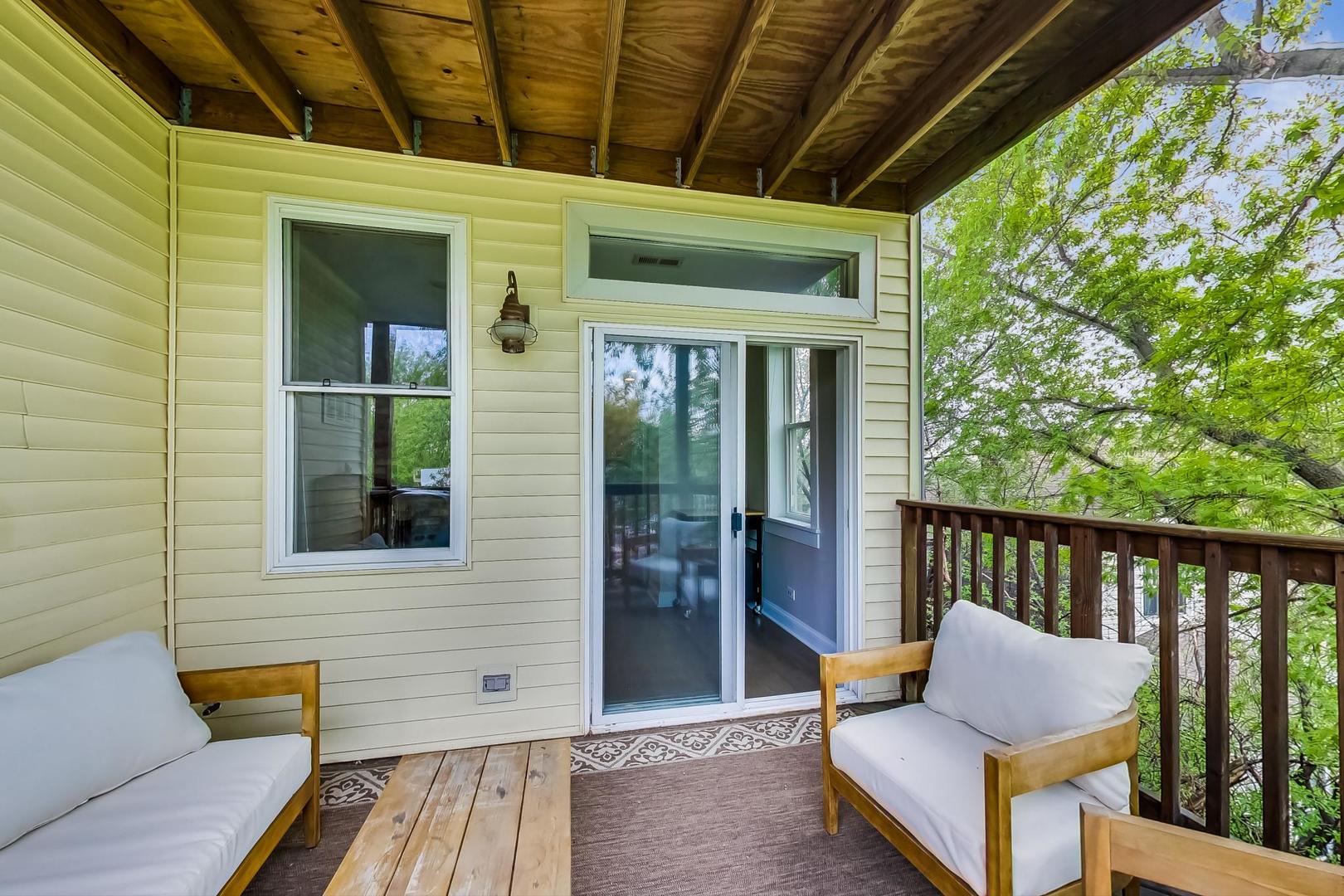 3912 W BYRON Street Unit: 3W