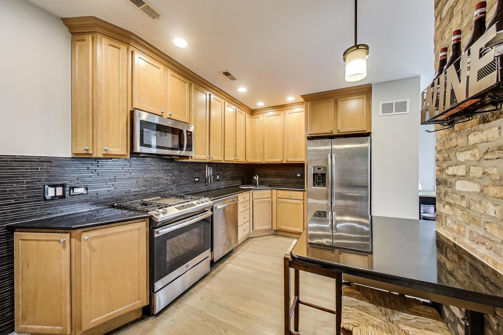 3912 W BYRON Street Unit: 3W