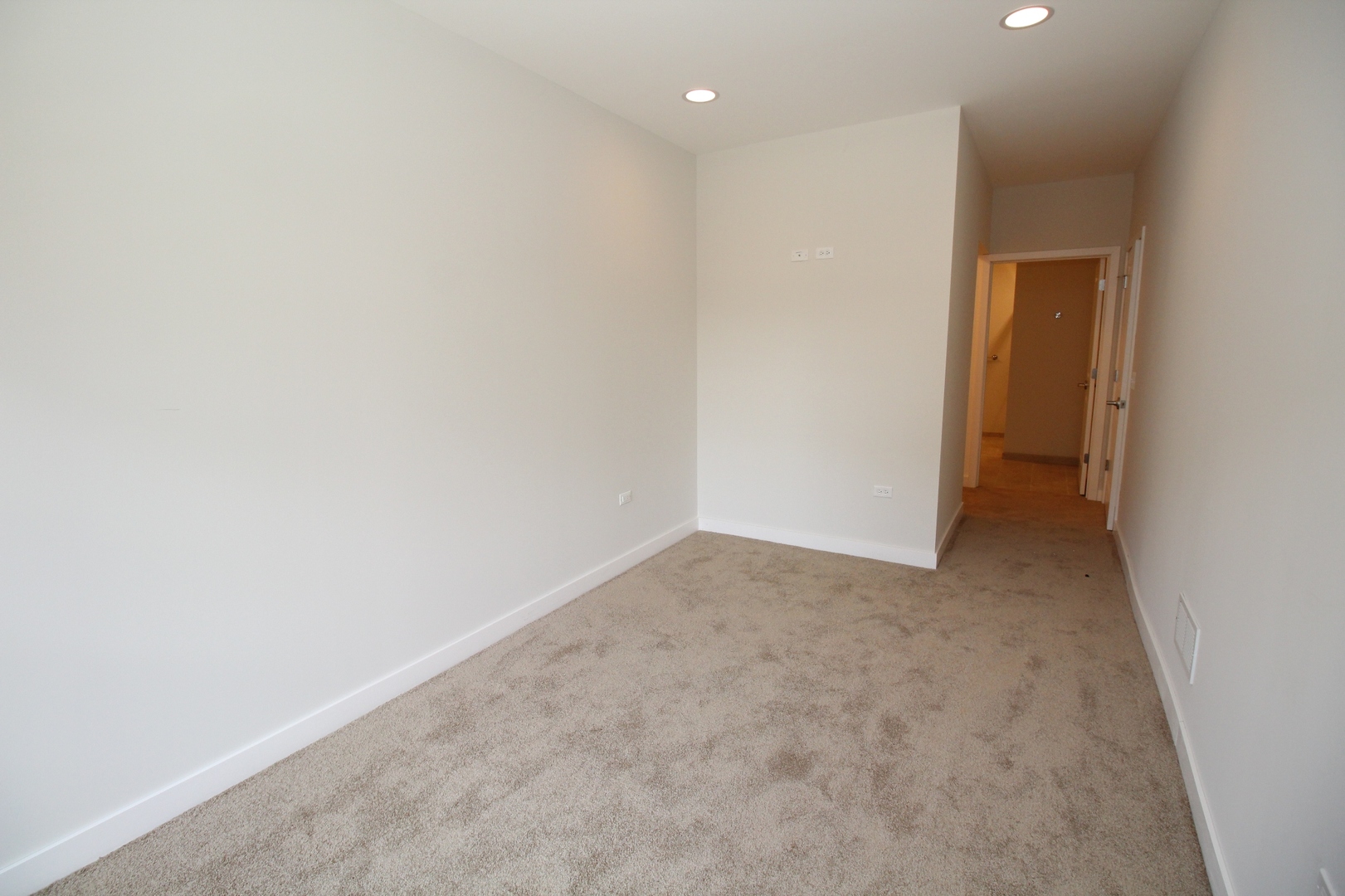 4447 N Kedzie Avenue Unit: 404
