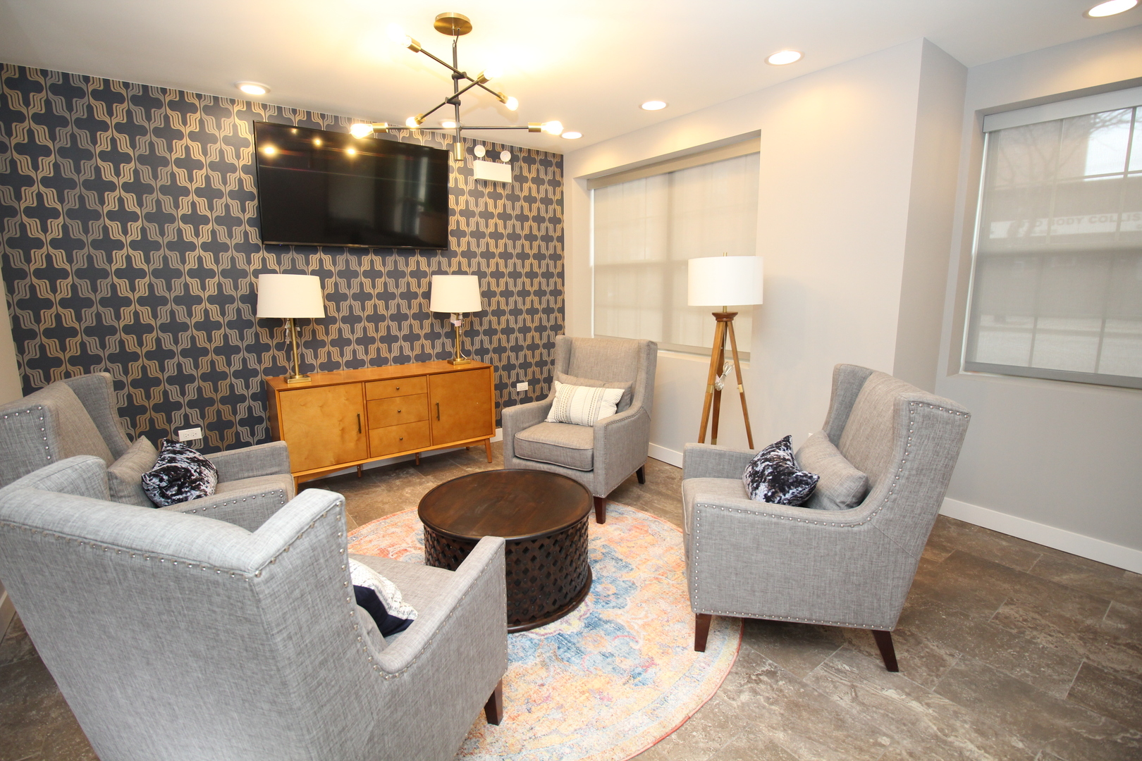 4447 N Kedzie Avenue Unit: 404