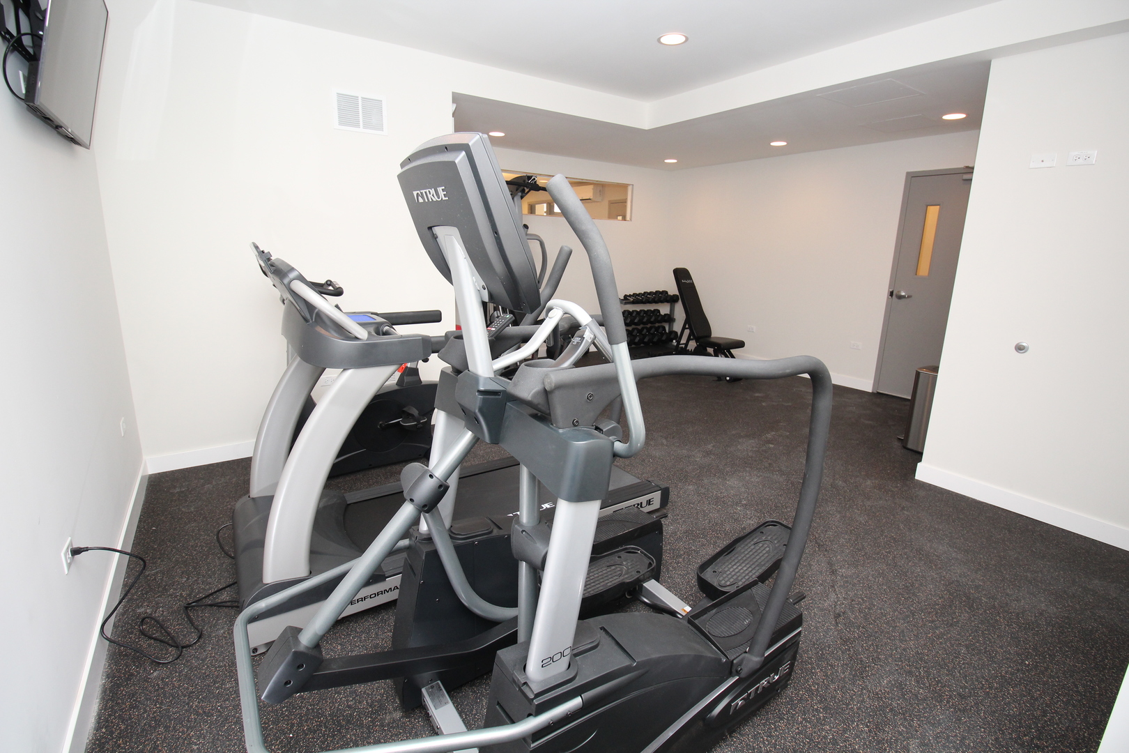 4447 N Kedzie Avenue Unit: 404